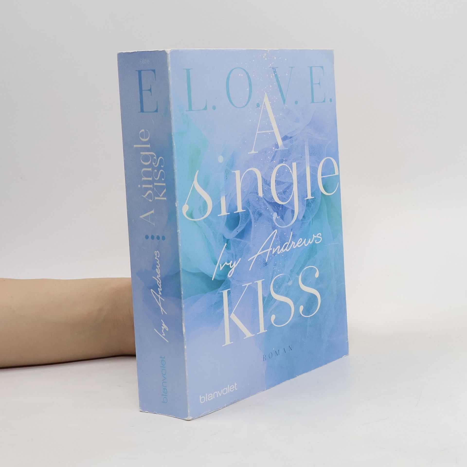 Ivy Andrews L.O.V.E. 4: A single kiss