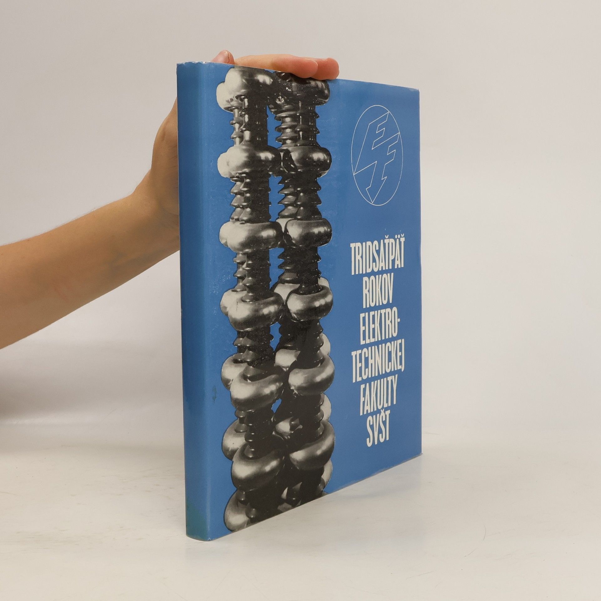 Autorenkollektiv Tridsaťpäť rokov elektrotechnickej fakulty SVŠT