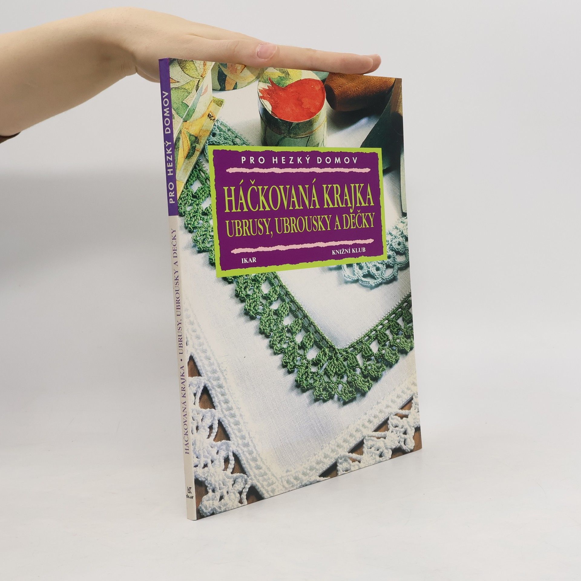 Clara Antonini Háčkovaná krajka. Ubrusy, ubrousky a dečky