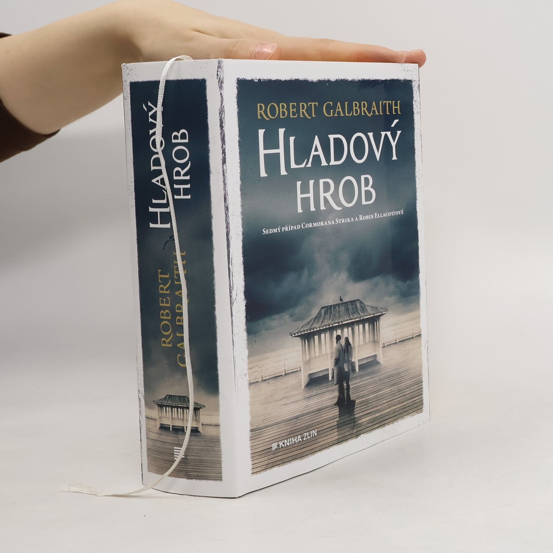 Robert Galbraith Hladový hrob