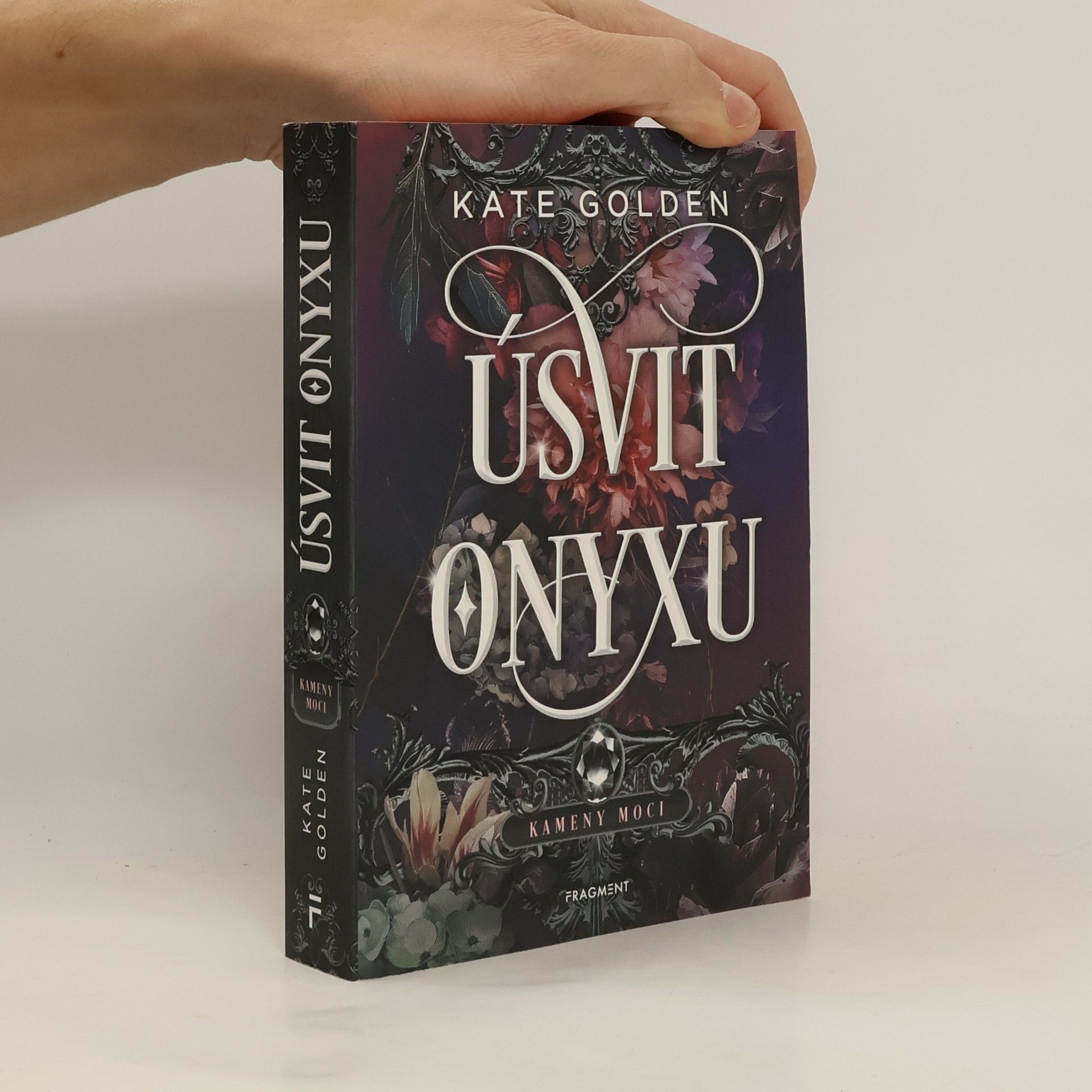 Kate Golden Kameny moci. Úsvit Onyxu