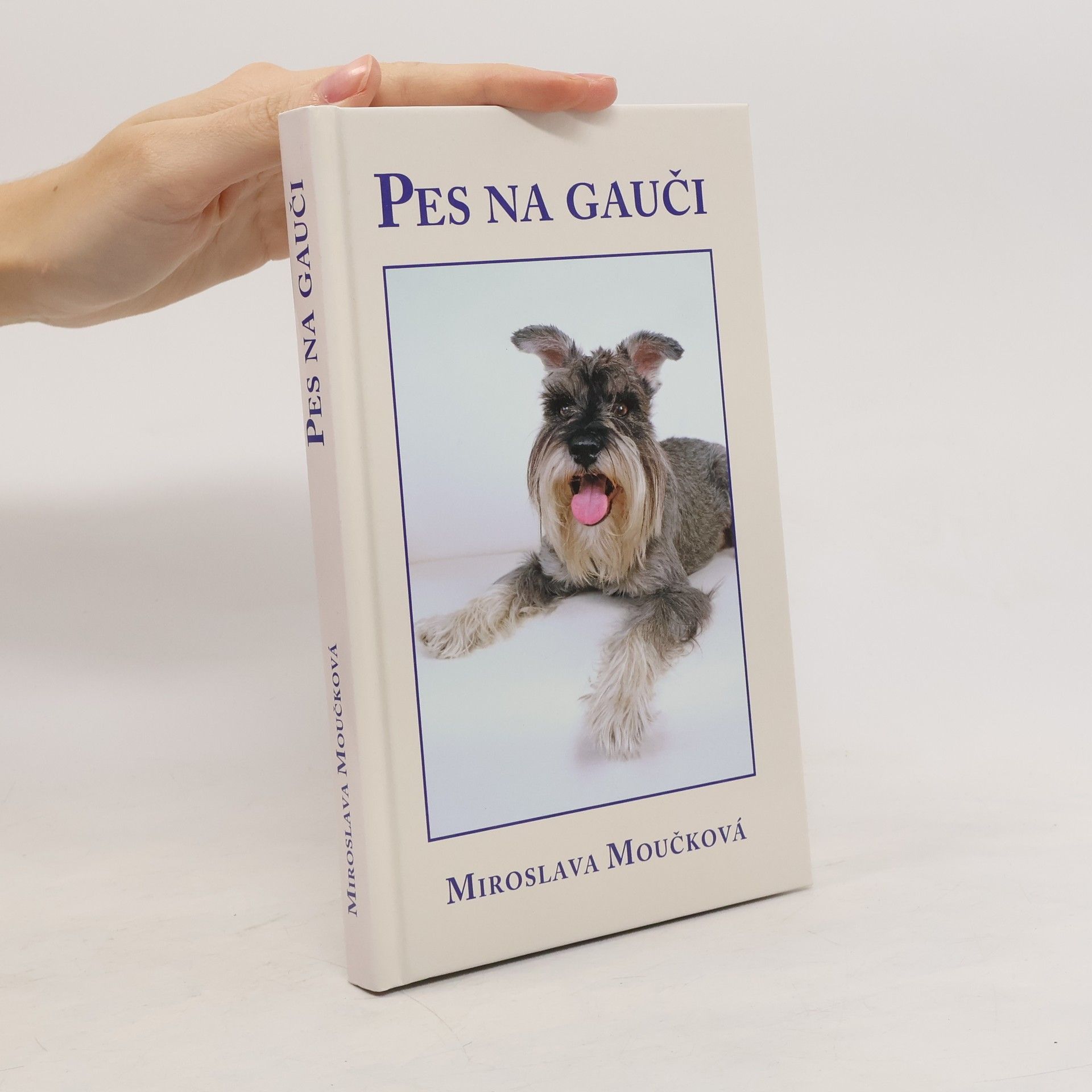 Moučková Miroslava Pes na gauči