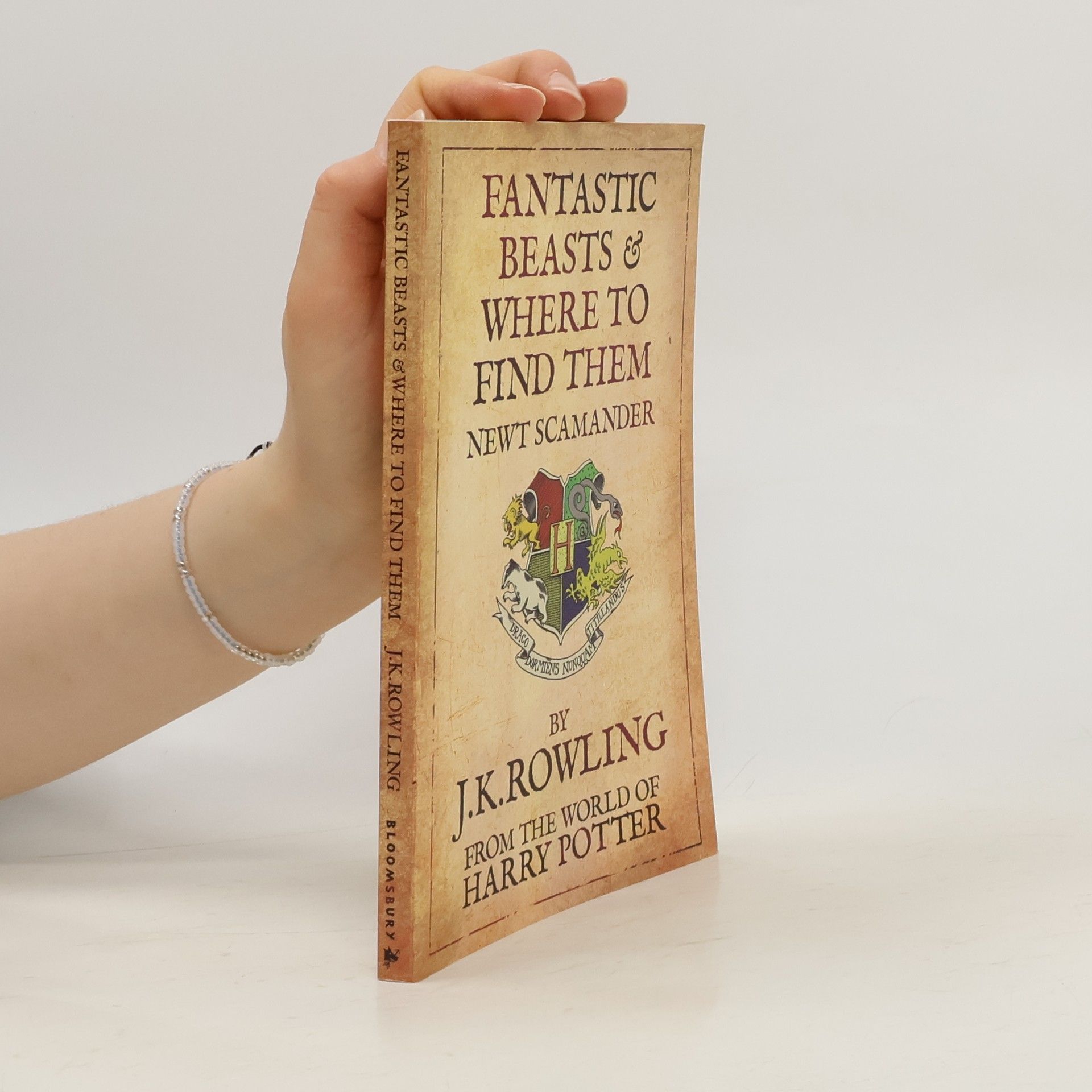 Joanne K. Rowlingová Fantastic beasts & where to find them : newt scamander
