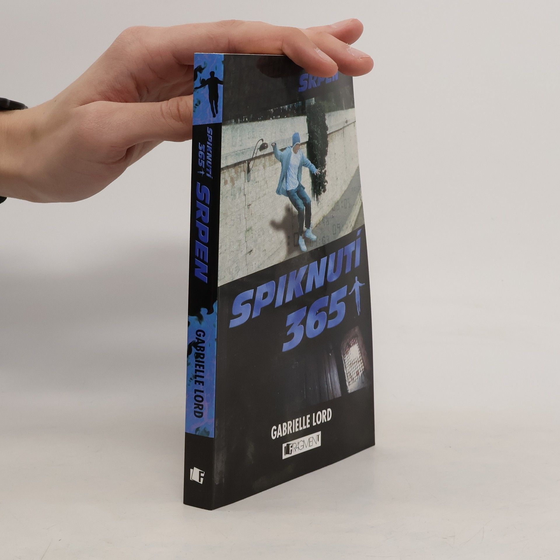 Gabrielle Lord Spiknutí 365. Srpen