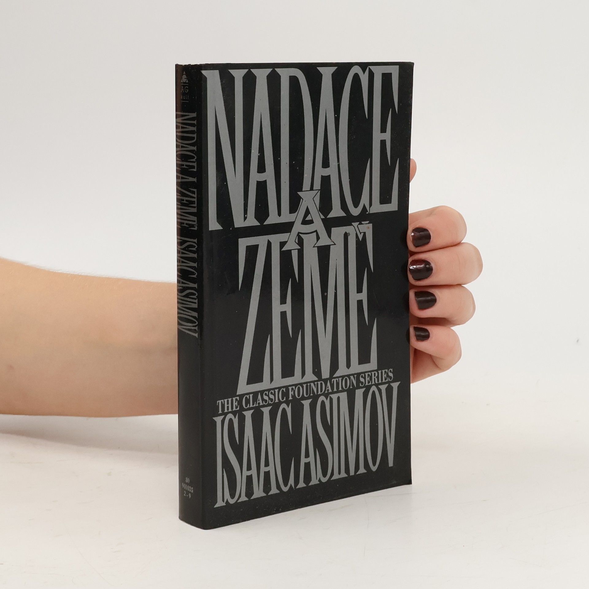 Isaac Asimov Nadace a Země