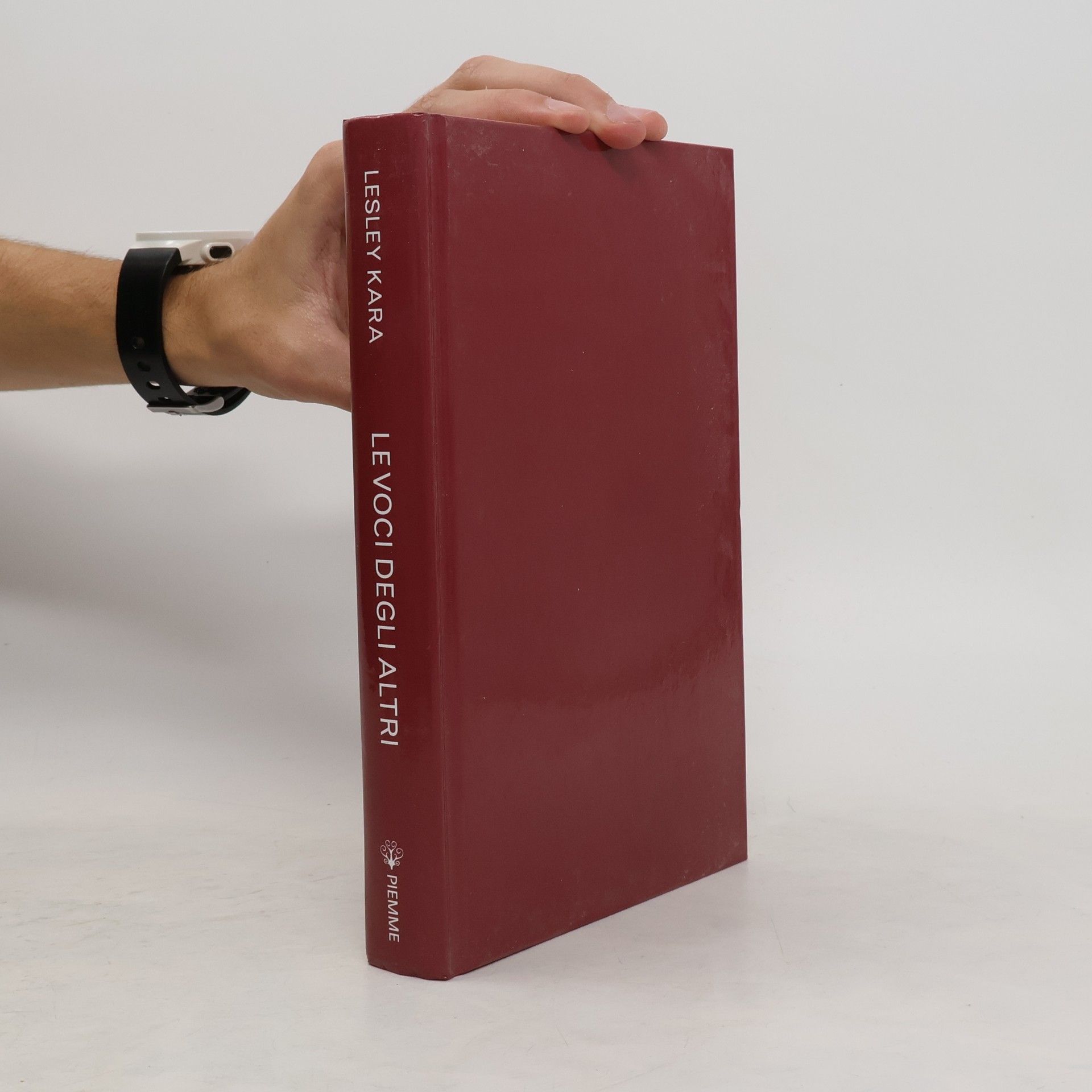 Lesley Kara Le voci degli altri