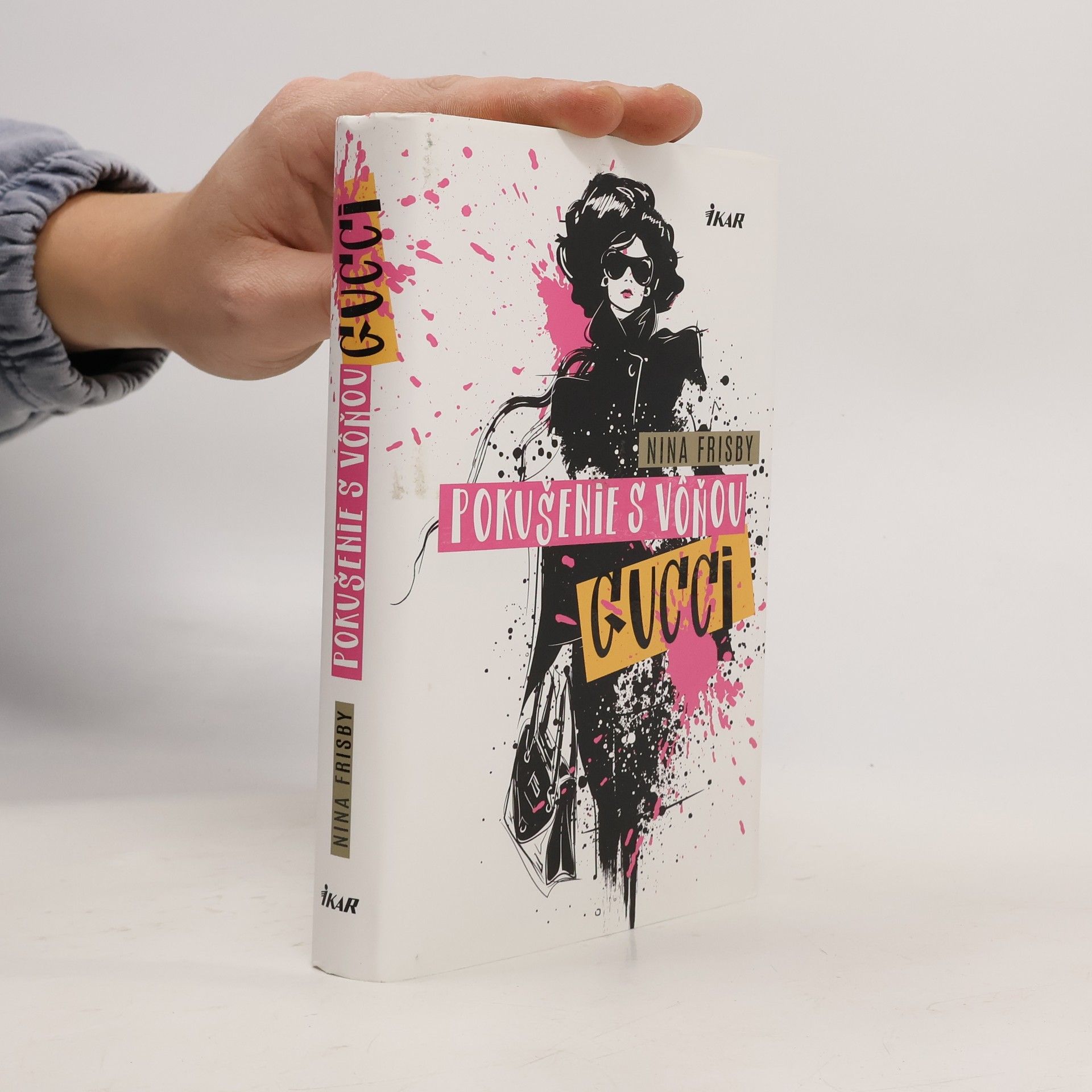 Nina Frisby Pokušenie s vôňou Gucci