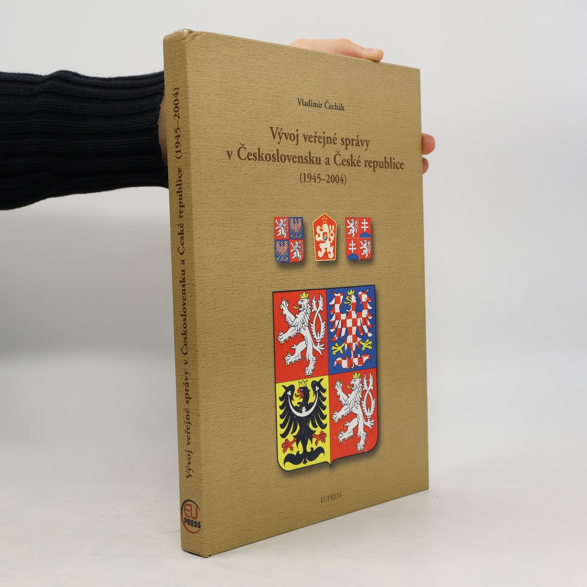 Vladimír Čechák Vývoj veřejné správy v Československu a České republice (1945-2004)