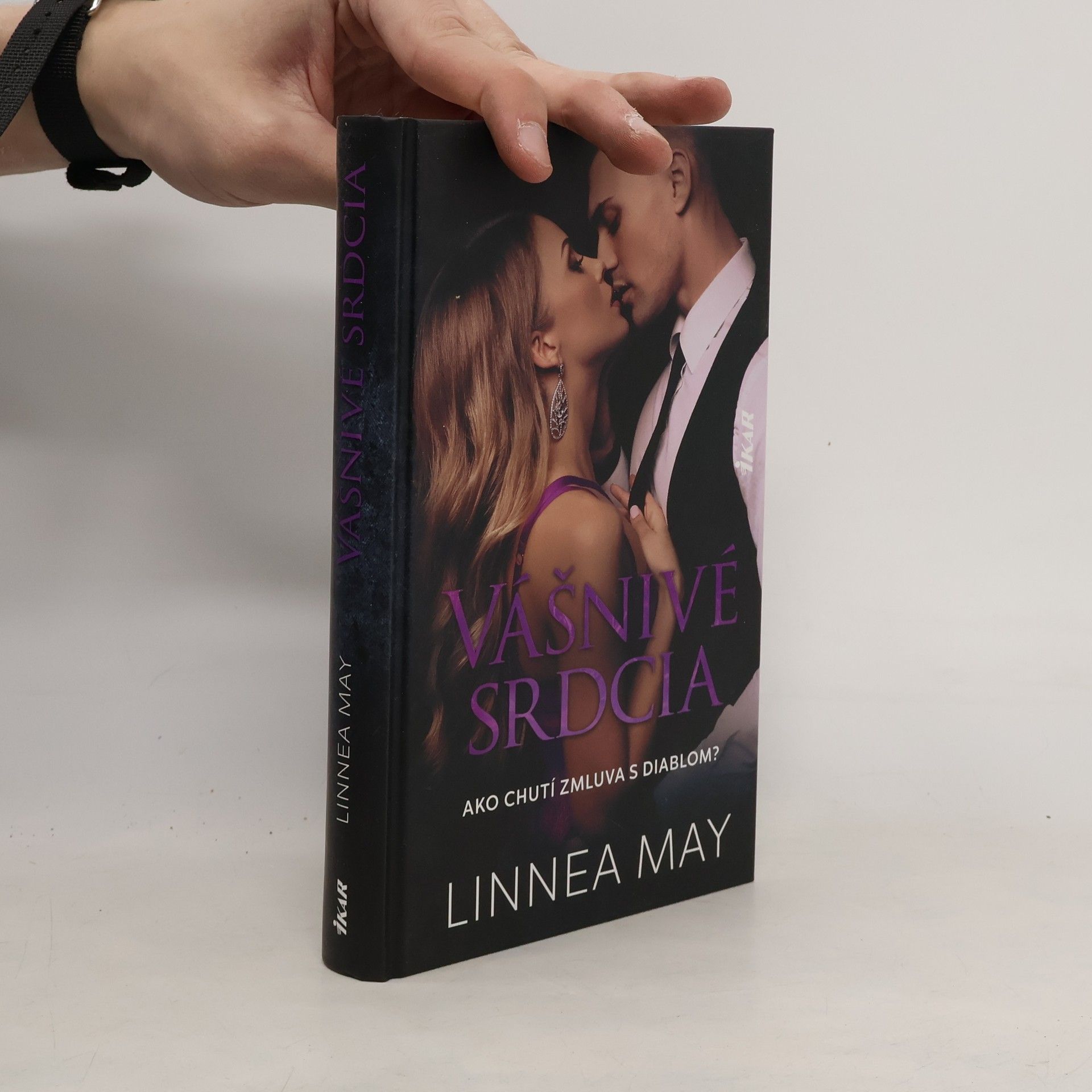 Linnea May Vášnivé srdcia : Ako chutí zmluva s diablom?