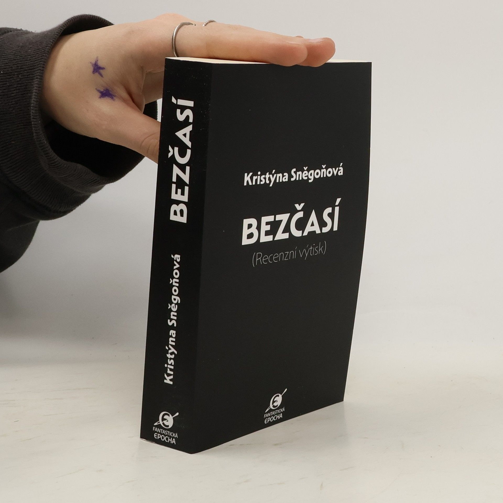 Kristýna Sněgoňová Bezčasí (recenzní výtisk)
