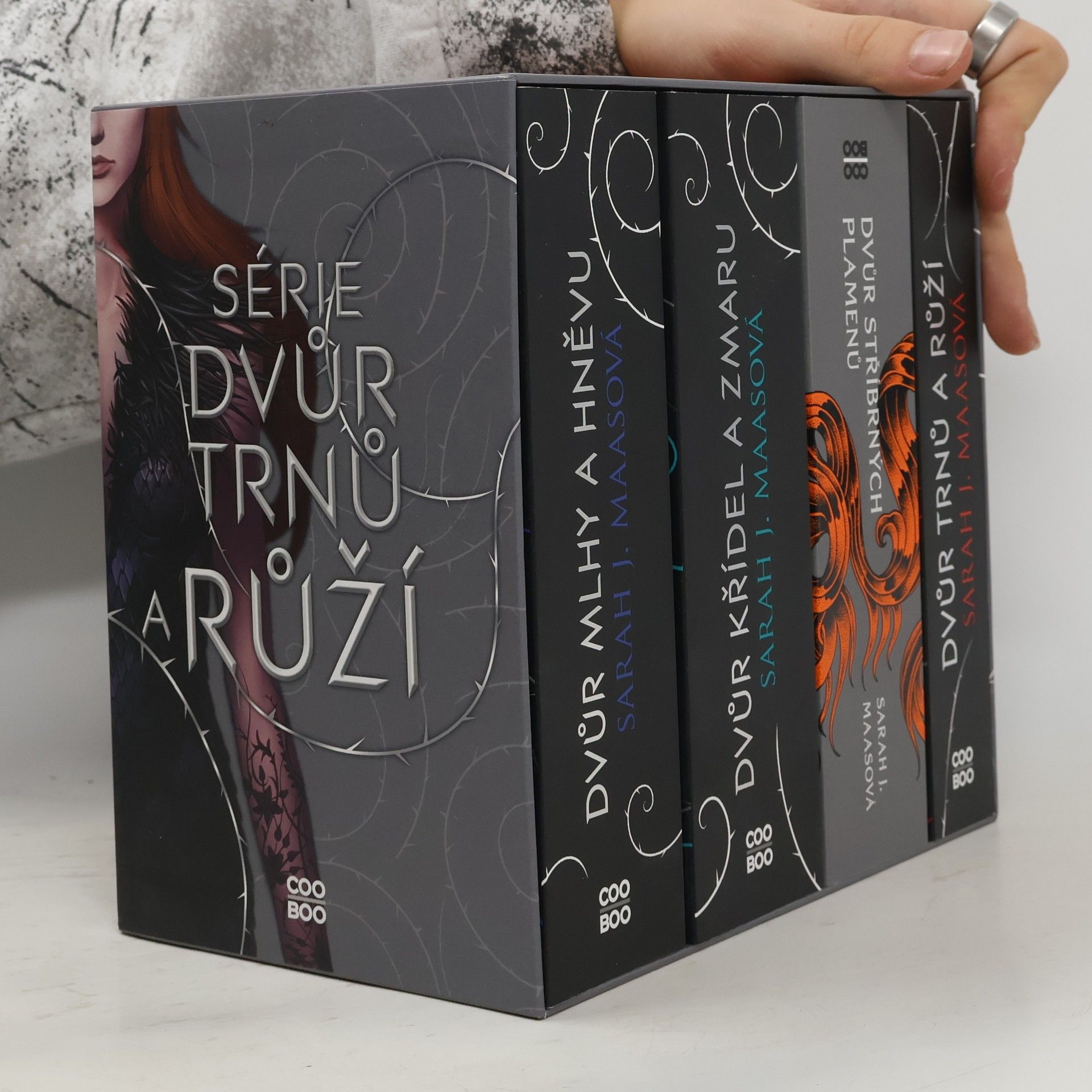 Sarah J. Maas Dvůr trnů a růží 1-4