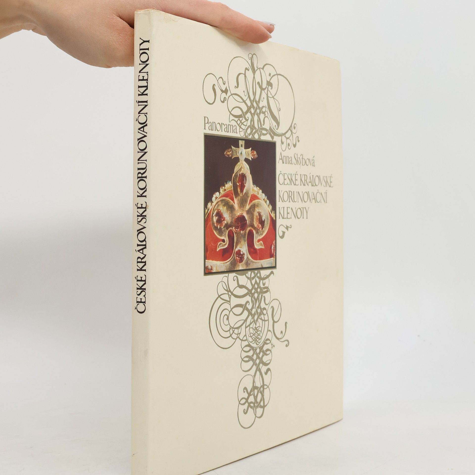 Anna Skýbová České královské korunovační klenoty