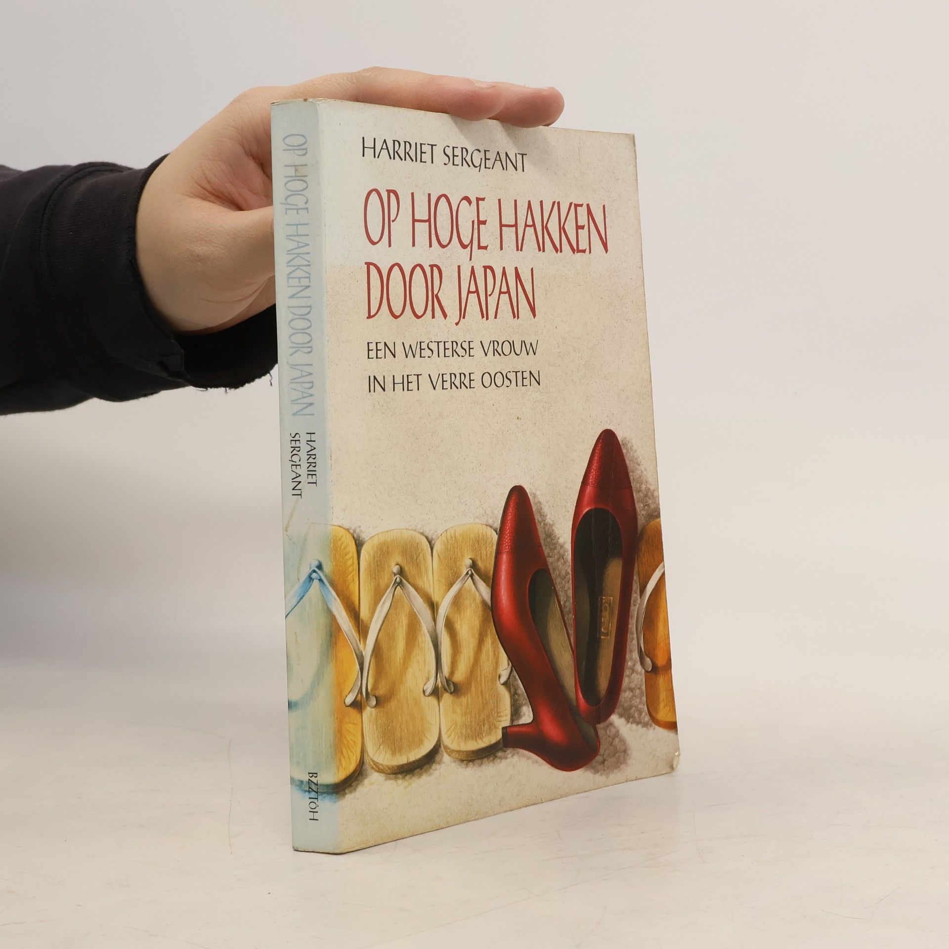 Harriet Sergeant Op hoge hakken door Japan