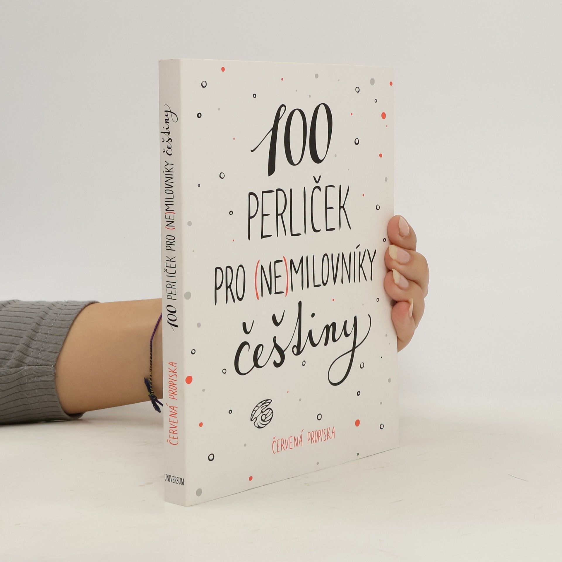 Karla Tchawou Tchuisseu 100 perliček pro (ne)milovníky češtiny