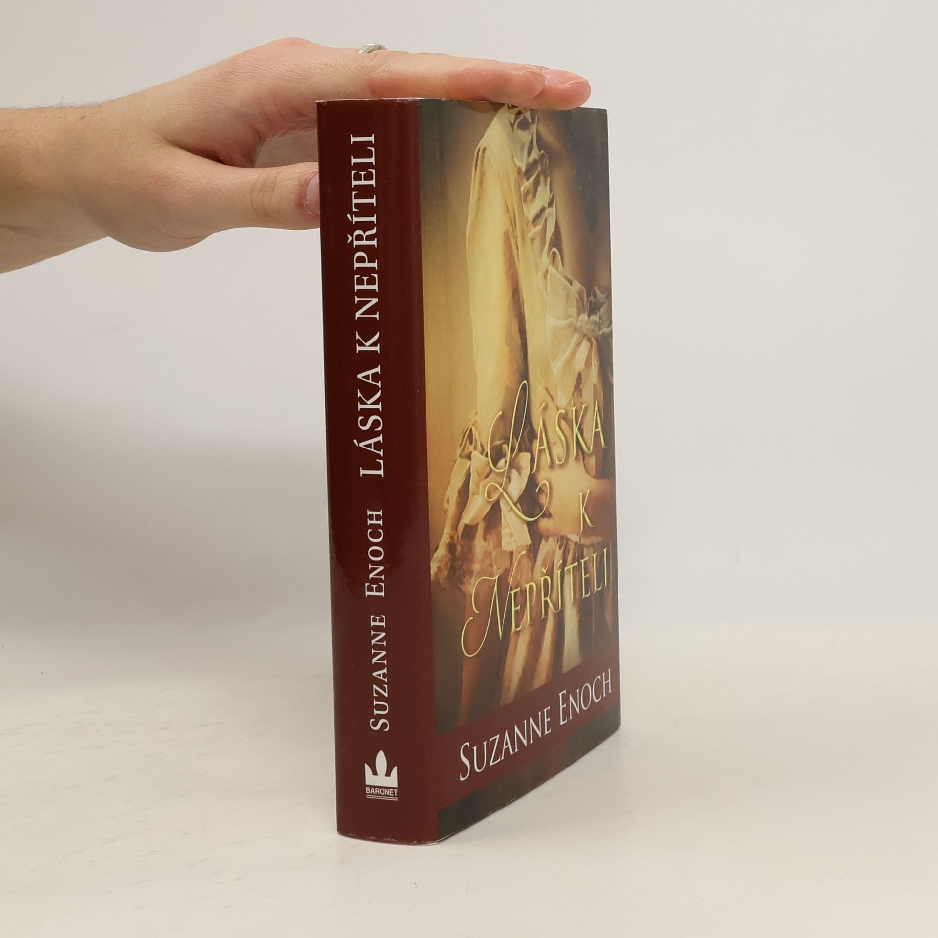 Suzanne Enoch Láska k nepříteli