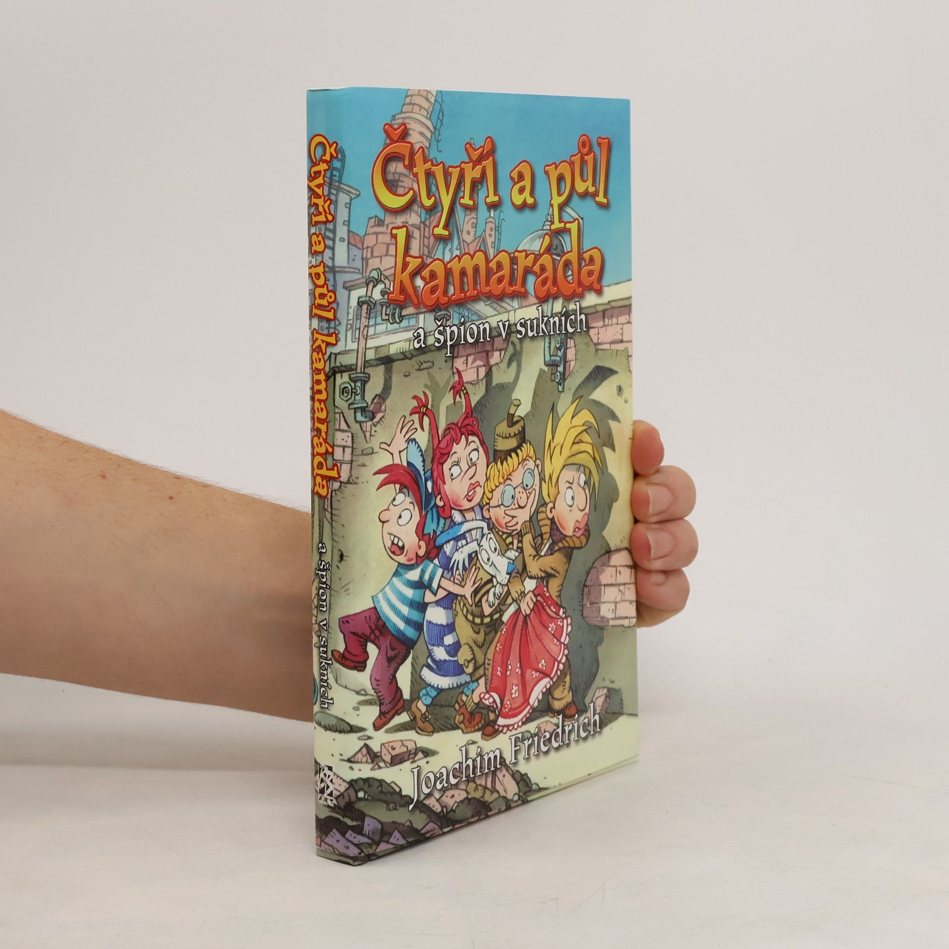 Joachim-Friedrich Kapp Čtyři a půl kamaráda a špion v sukních