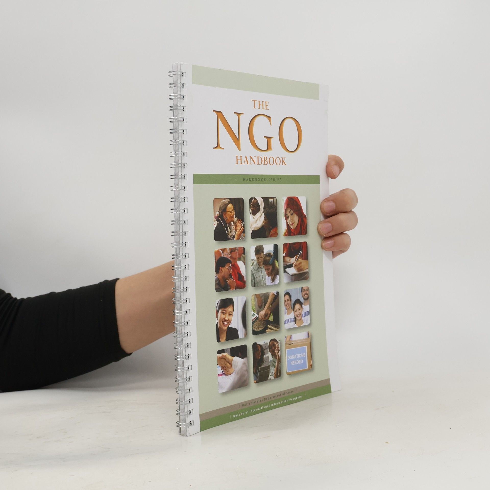 Collectif d'auteurs The NGO Handbook.