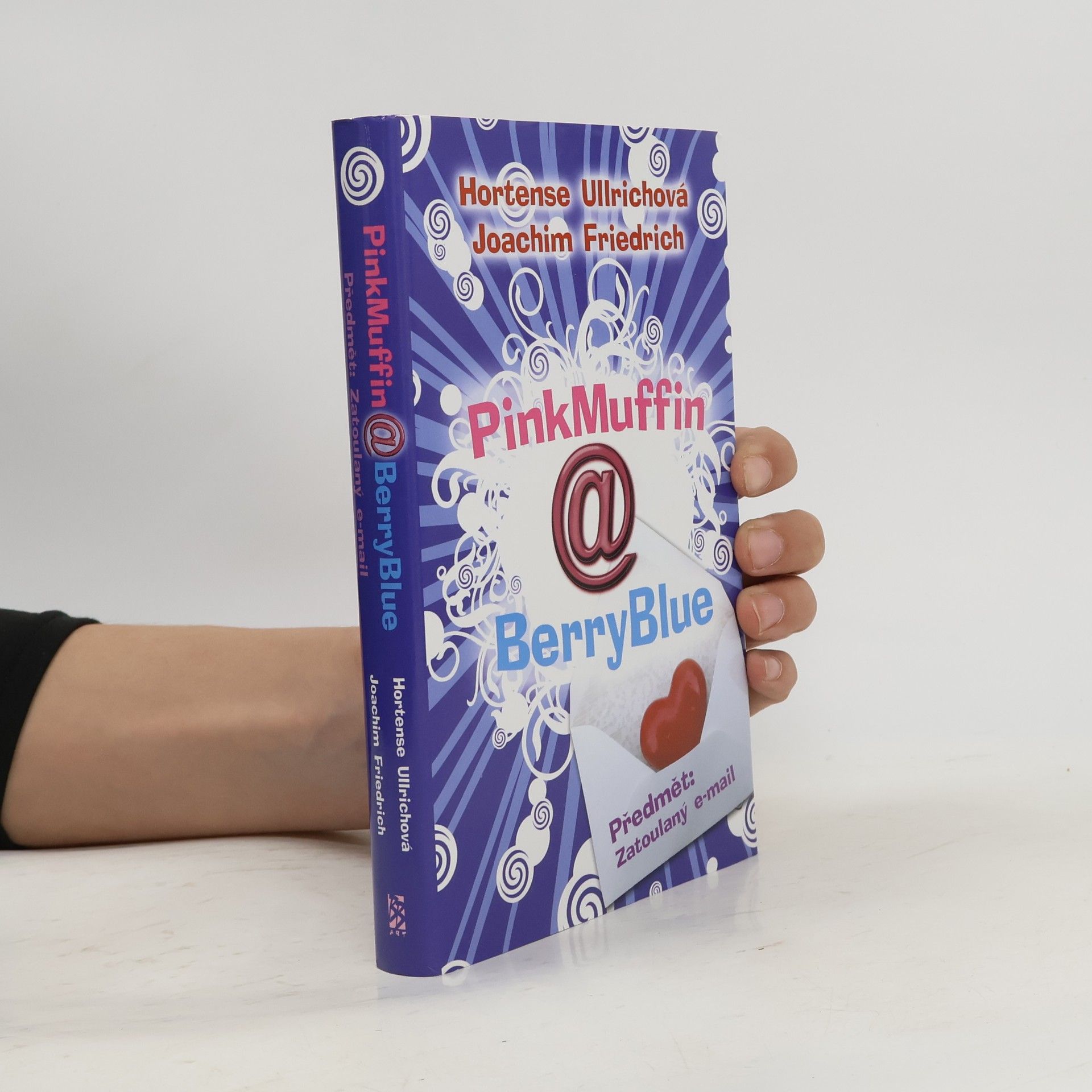 Hortense Ullrich PinkMuffin@BerryBlue: Předmět - zatoulaný e-mail