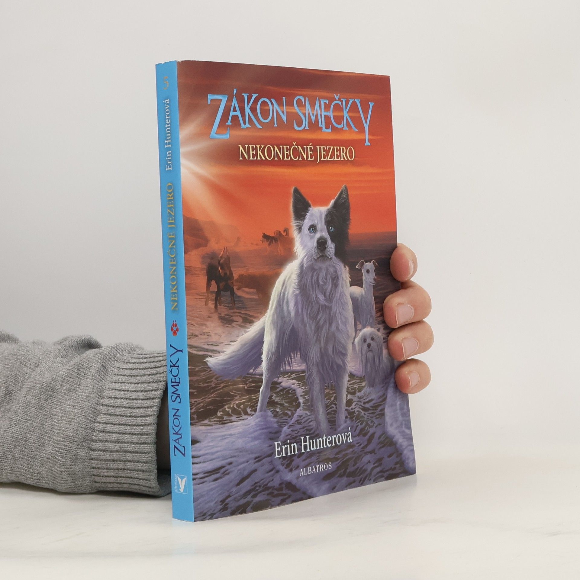 Erin Hunter Nekonečné jezero. Zákon smečky