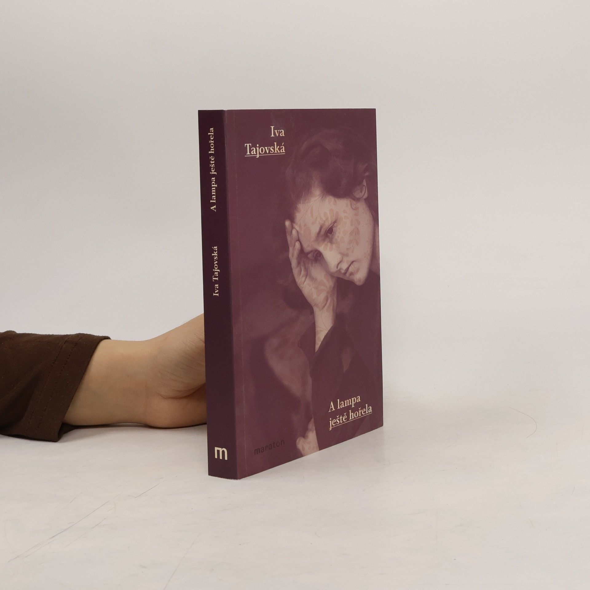 Iva Tajovská A lampa ještě hořela