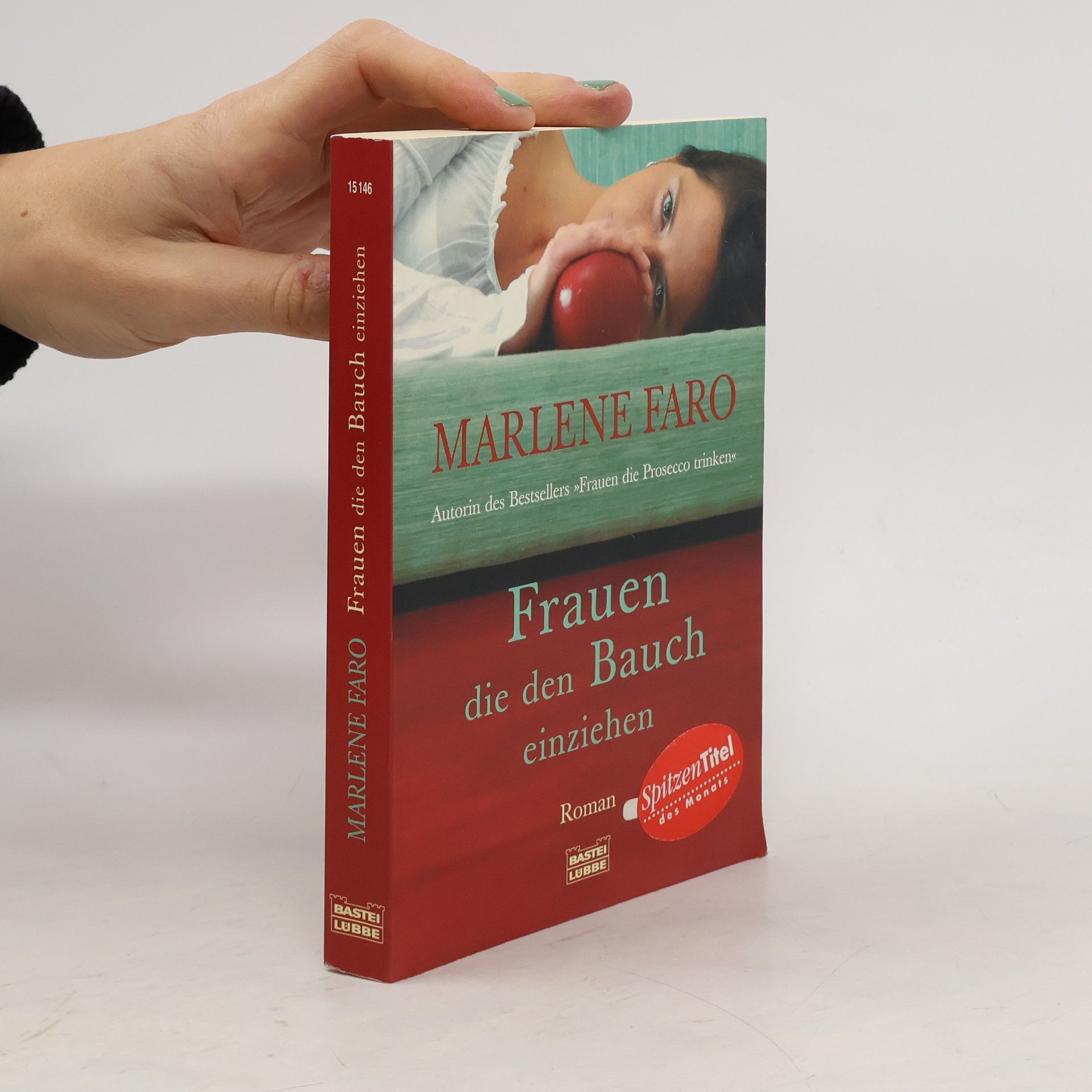 Marlene Faro Frauen, die den Bauch einziehen