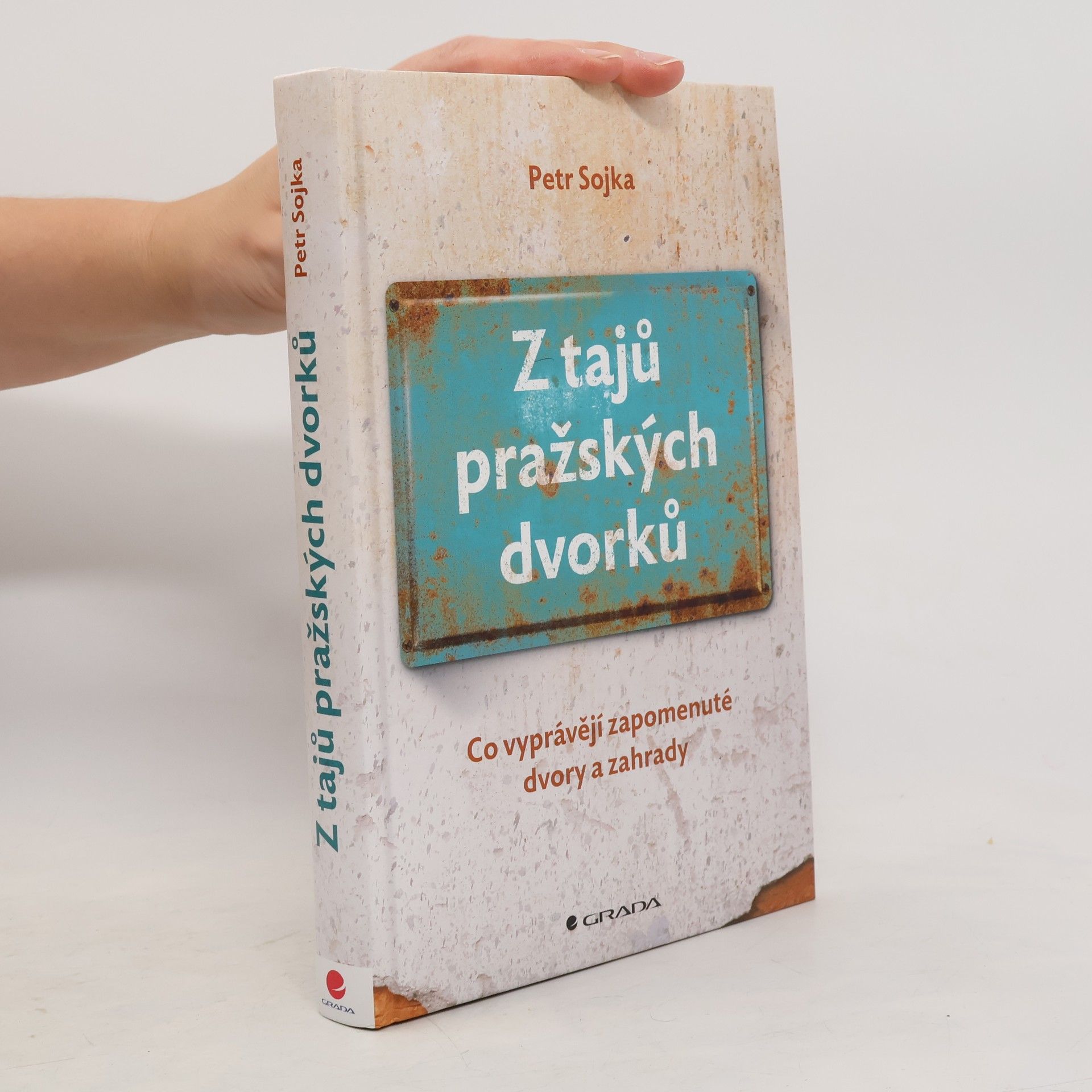 Petr Sojka Z tajů pražských dvorků : co vyprávějí zapomenuté dvory a zahrady
