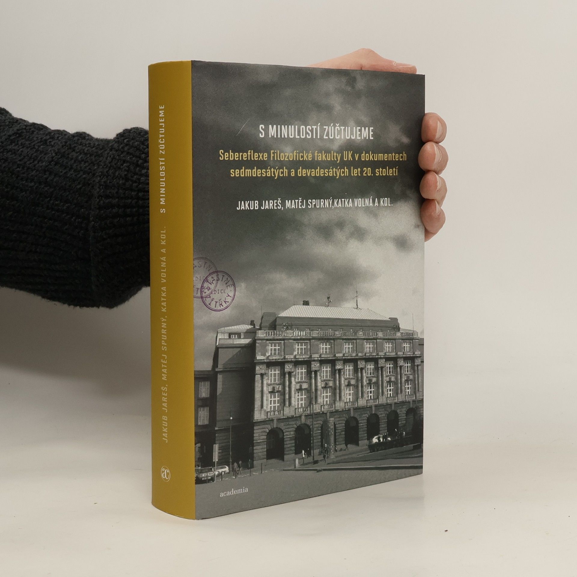 Jakub Jareš S minulostí zúčtujeme. Sebereflexe Filozofické fakulty UK v dokumentech sedmdesátých a devadesátých let 20. století