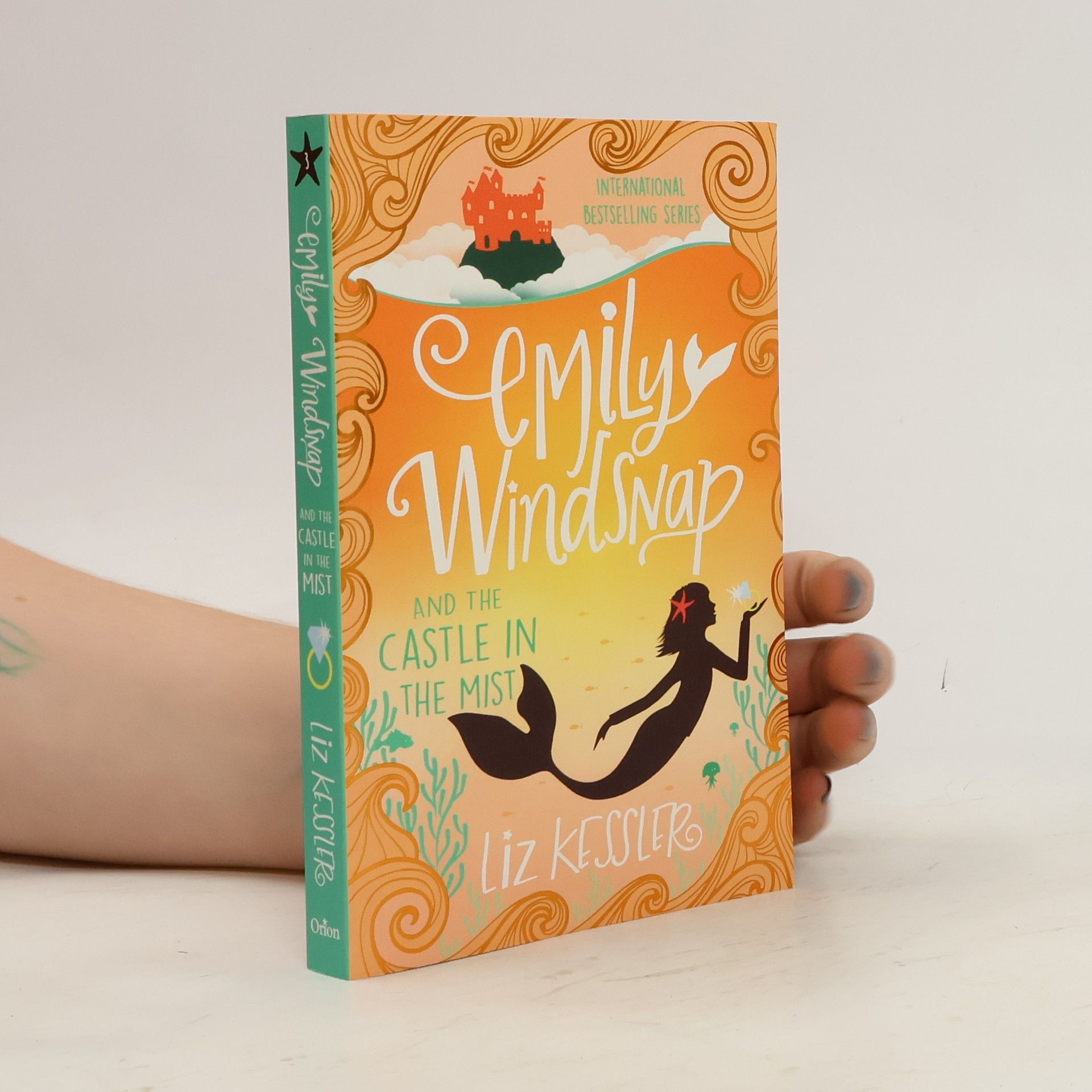 Liz Kessler Emily Windsnap and the Castle in the Mist