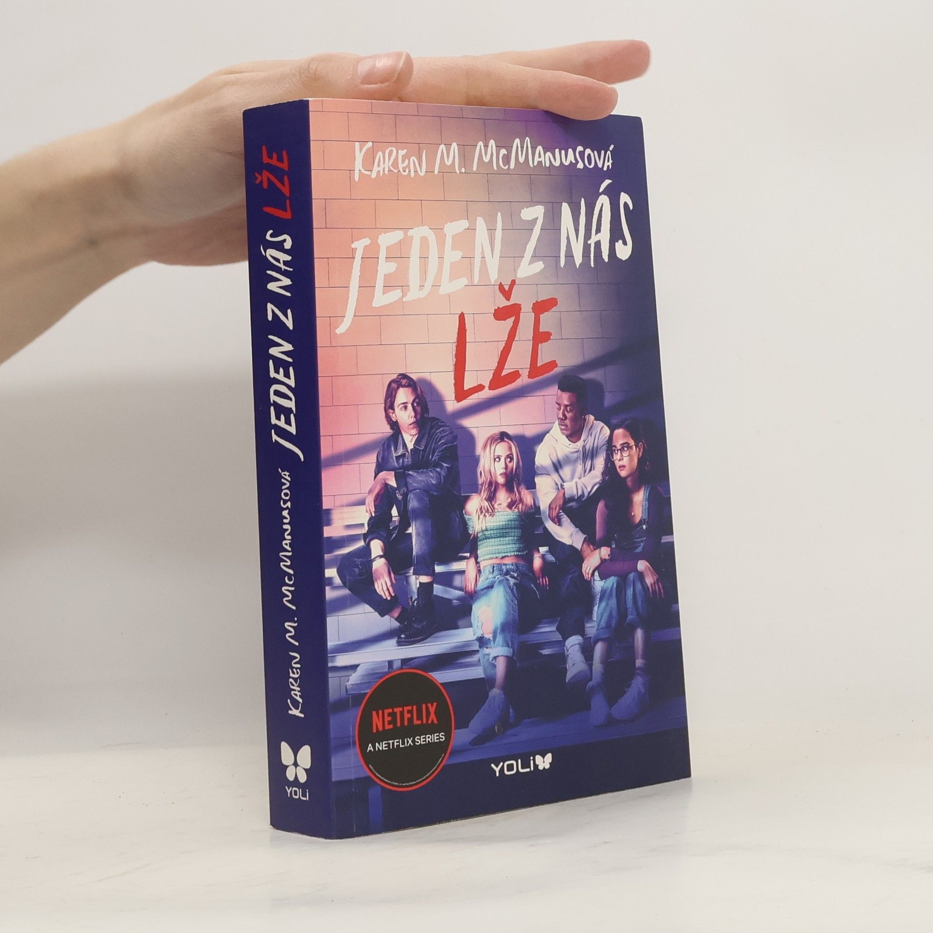 Karen M. McManus Jeden z nás lže