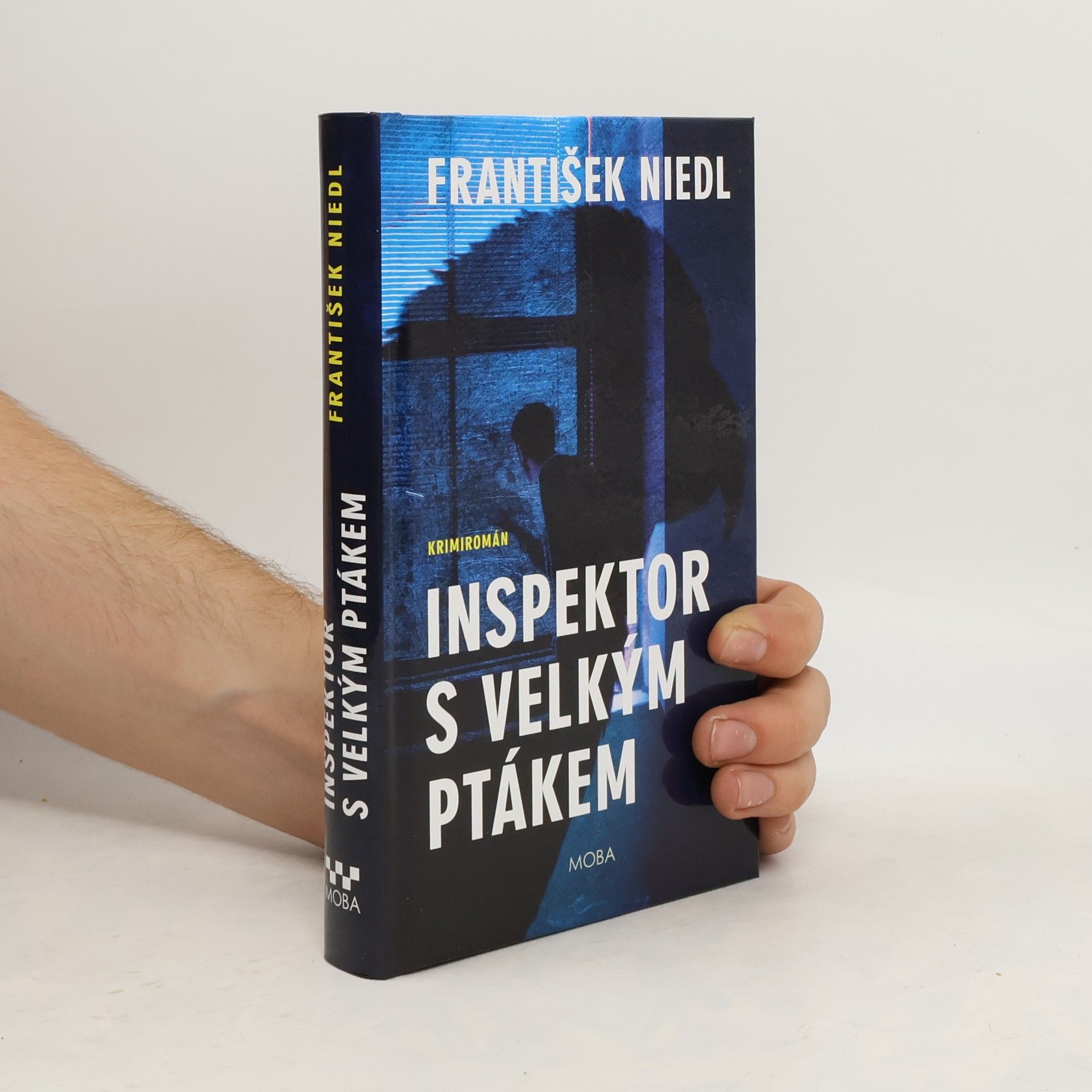 Inspektor s velkým ptákem