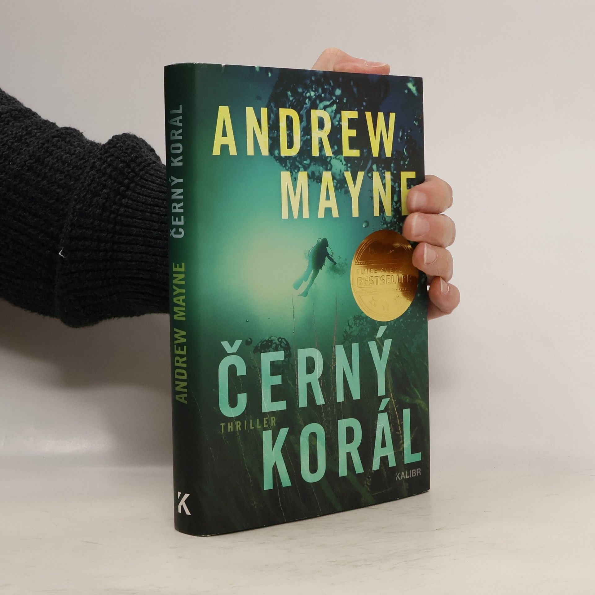 Andrew Mayne Černý korál