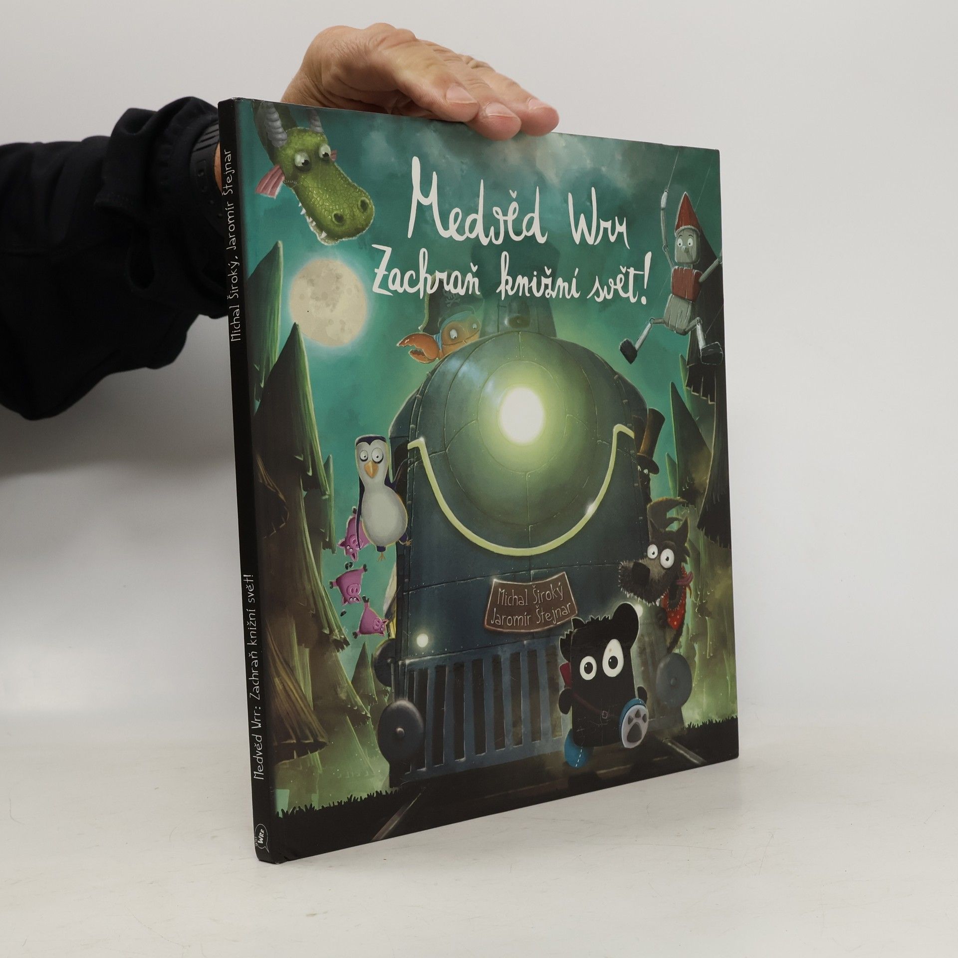 Michal Široký Medvěd Wrr - Zachraň knižní svět!