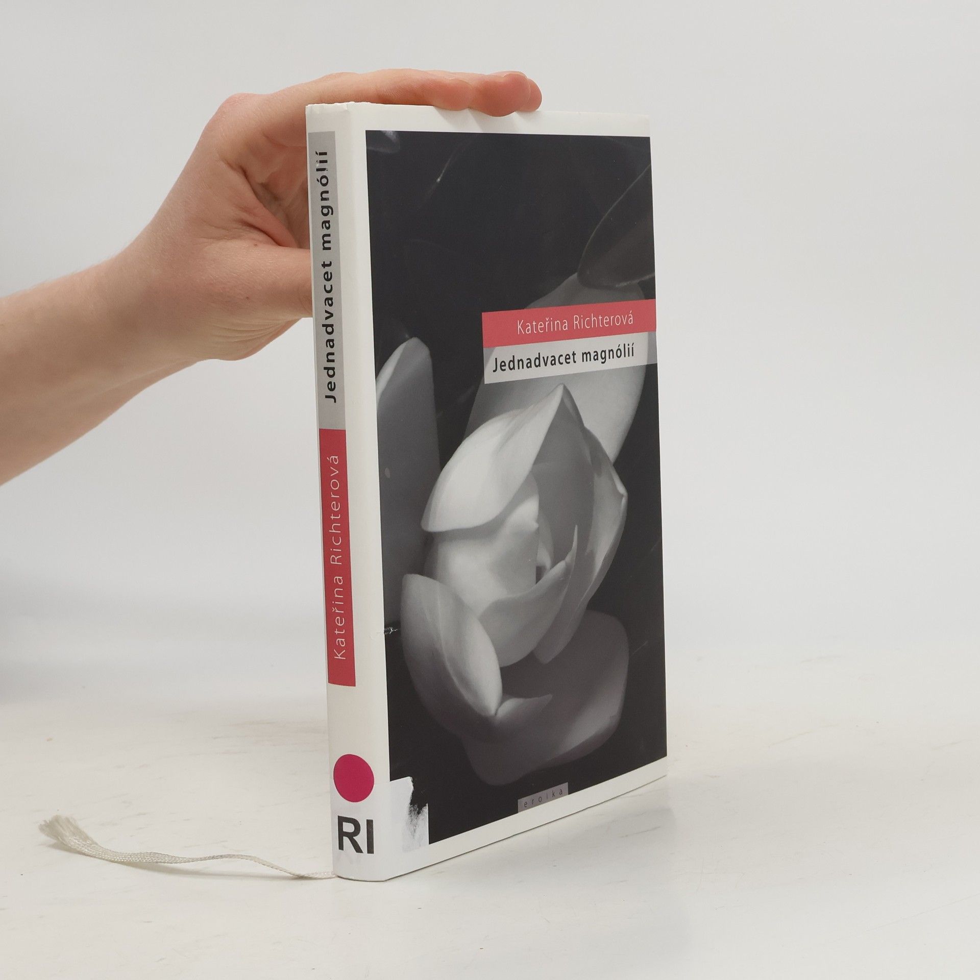 Kateřina Richterová Jednadvacet magnólií, aneb, O lásce a jiných násilích : romantický thriller ze současnosti