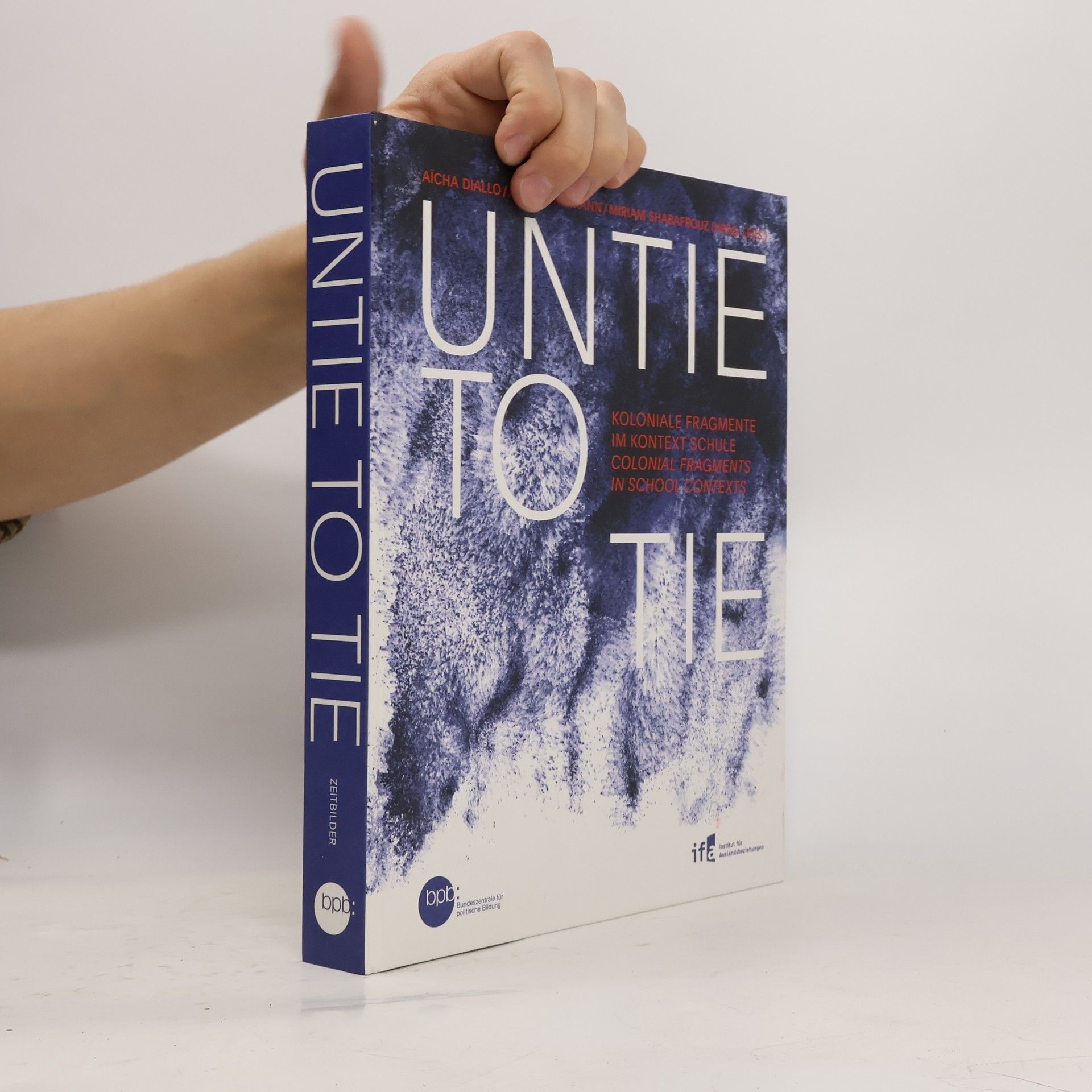 Aïcha Diallo Untie to tie