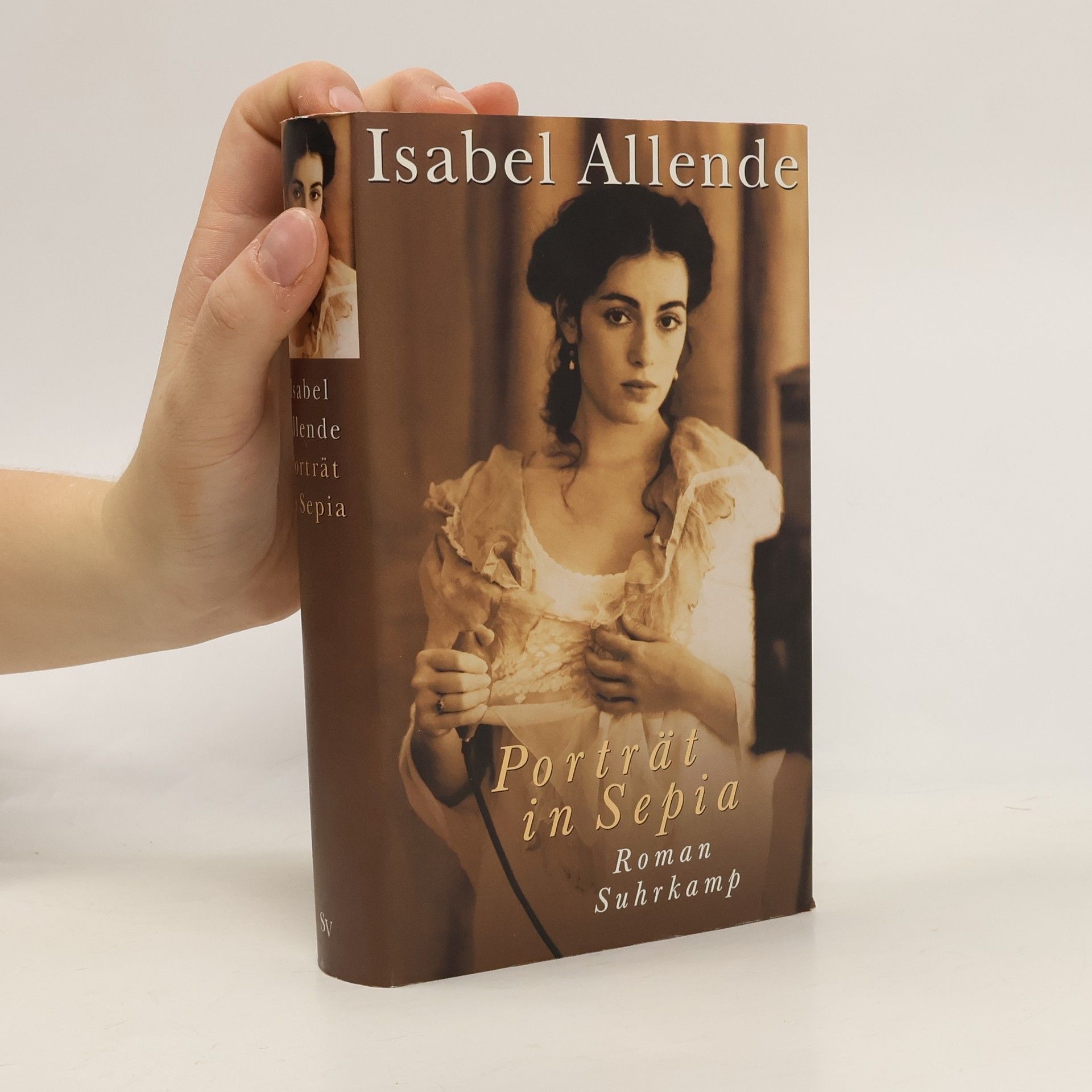 Isabel Allende Porträt in Sepia