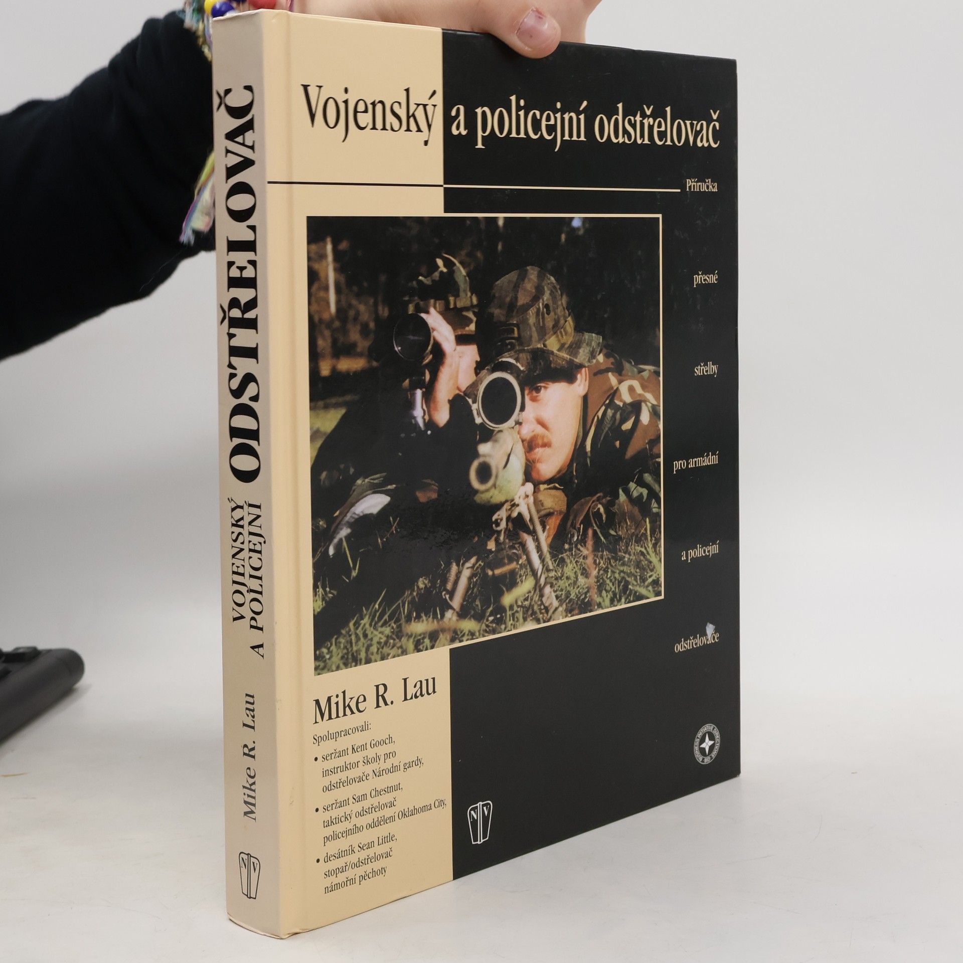Mike R. Lau Vojenský a policejní odstřelovač