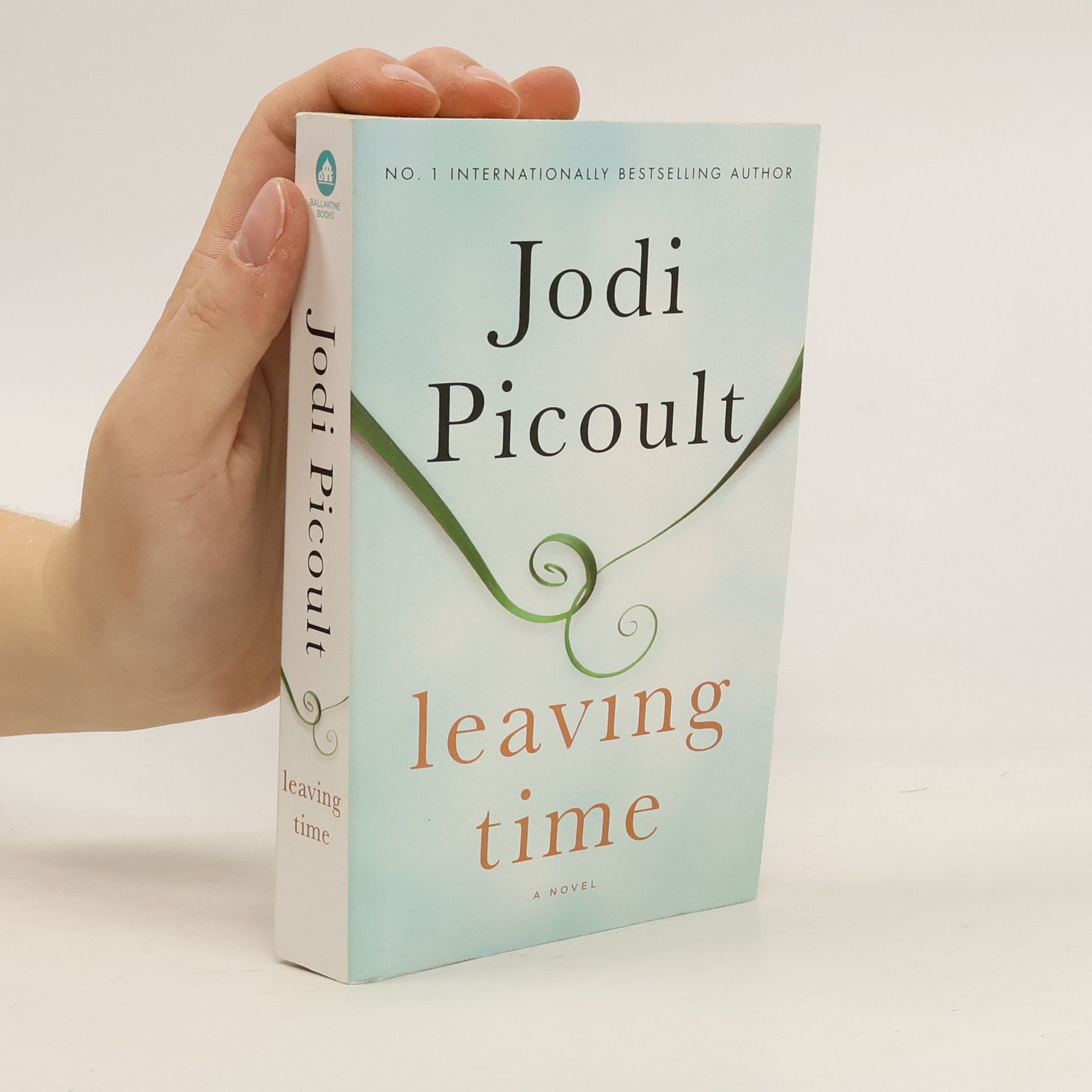 Jodi Picoult Leaving time