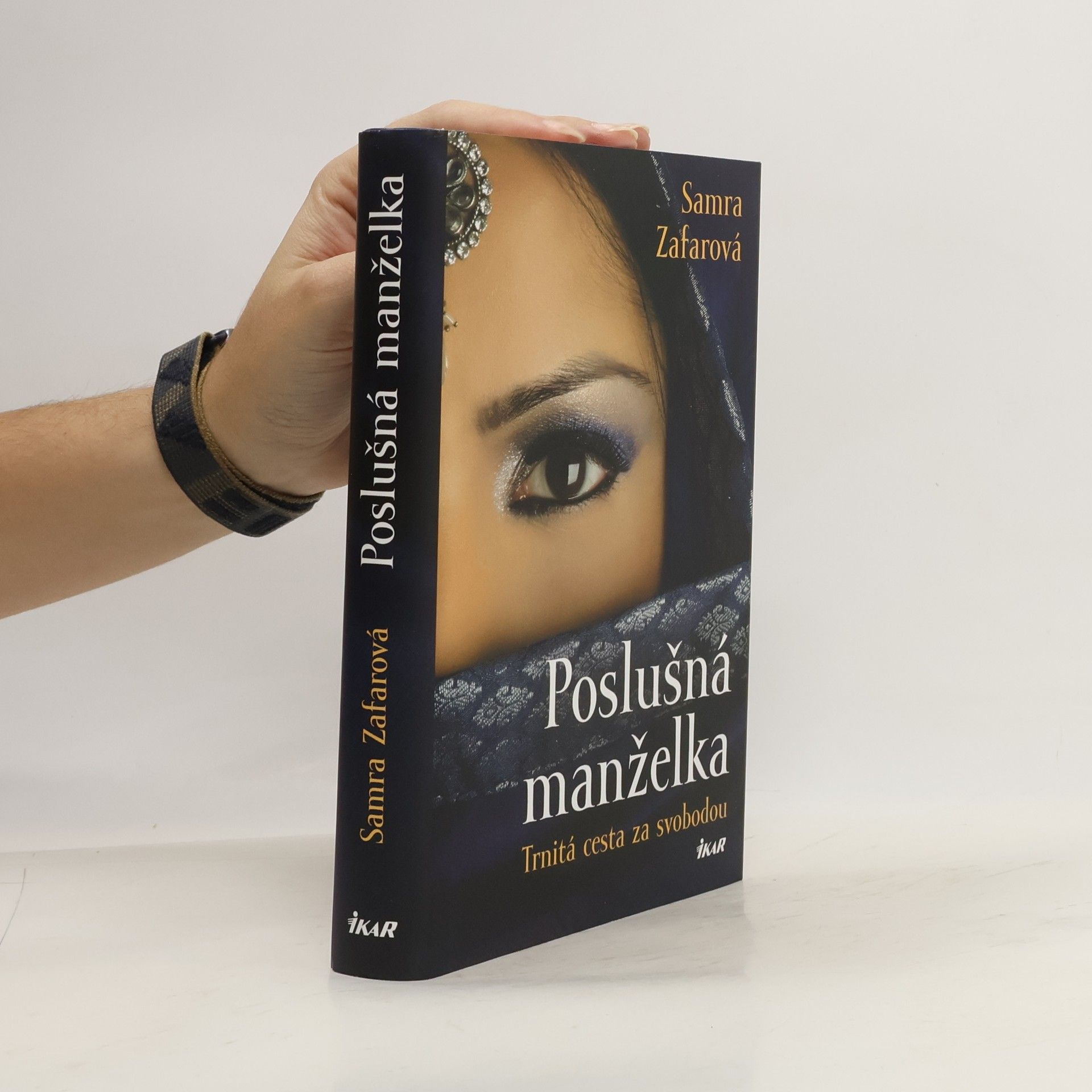 Poslušná manželka: Trnitá cesta za svobodou