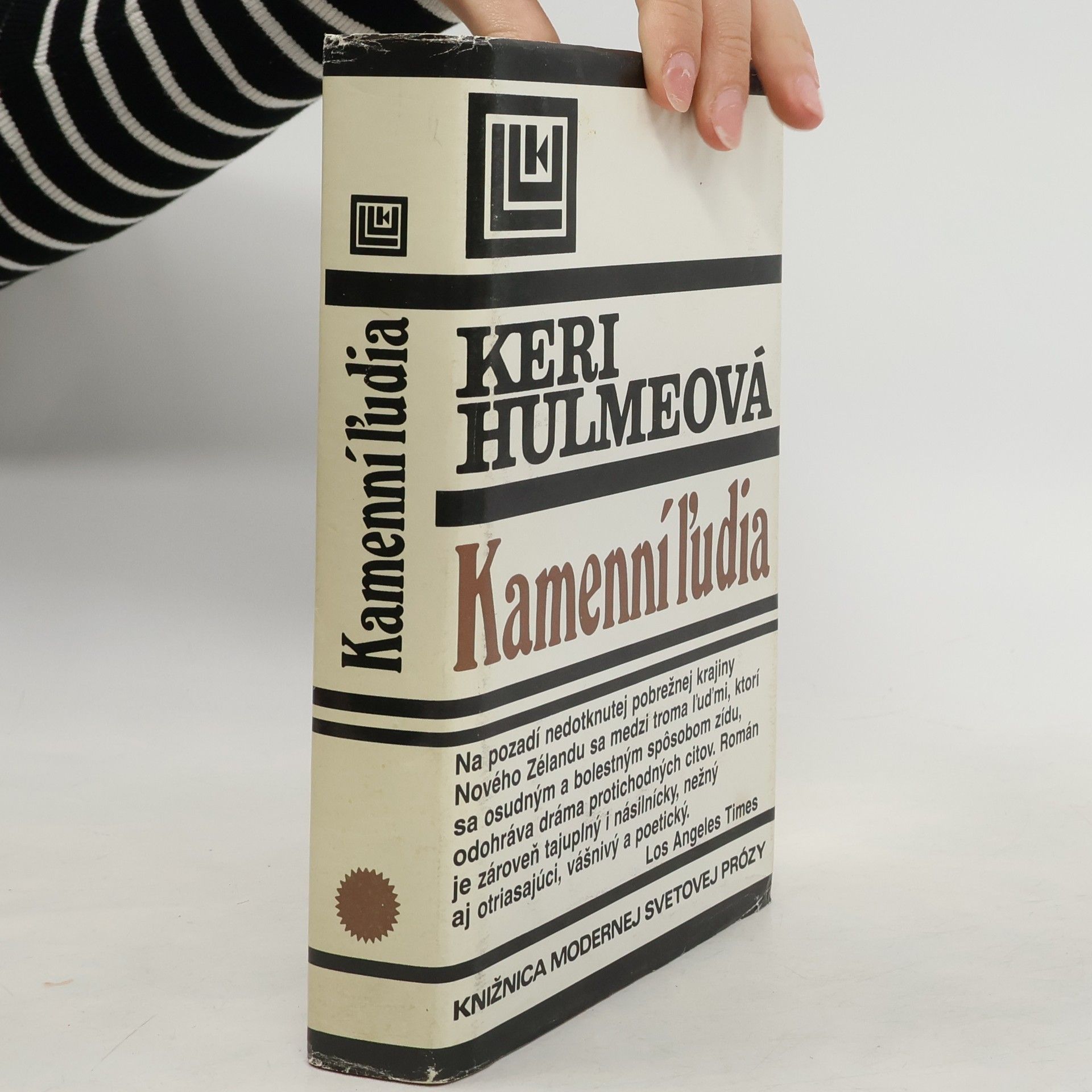 Keri Hulme Kamenní ľudia