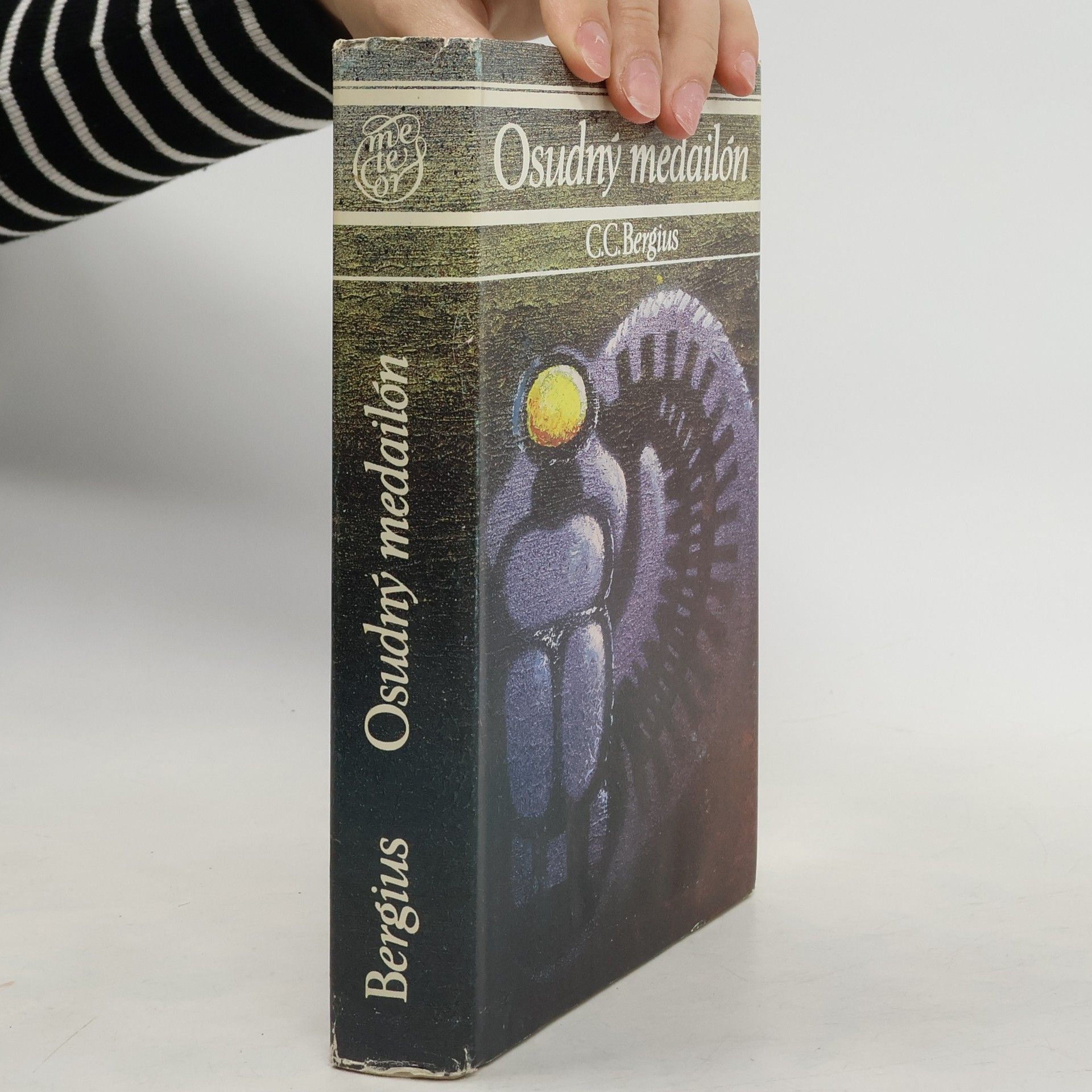 Evelína Silberhornová Osudný medailón