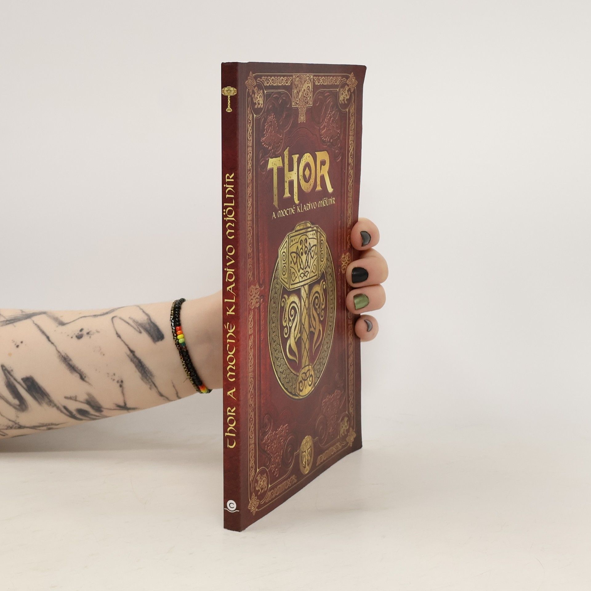 Sergio A. Sierra Thor a mocné kladivo Mjölnir