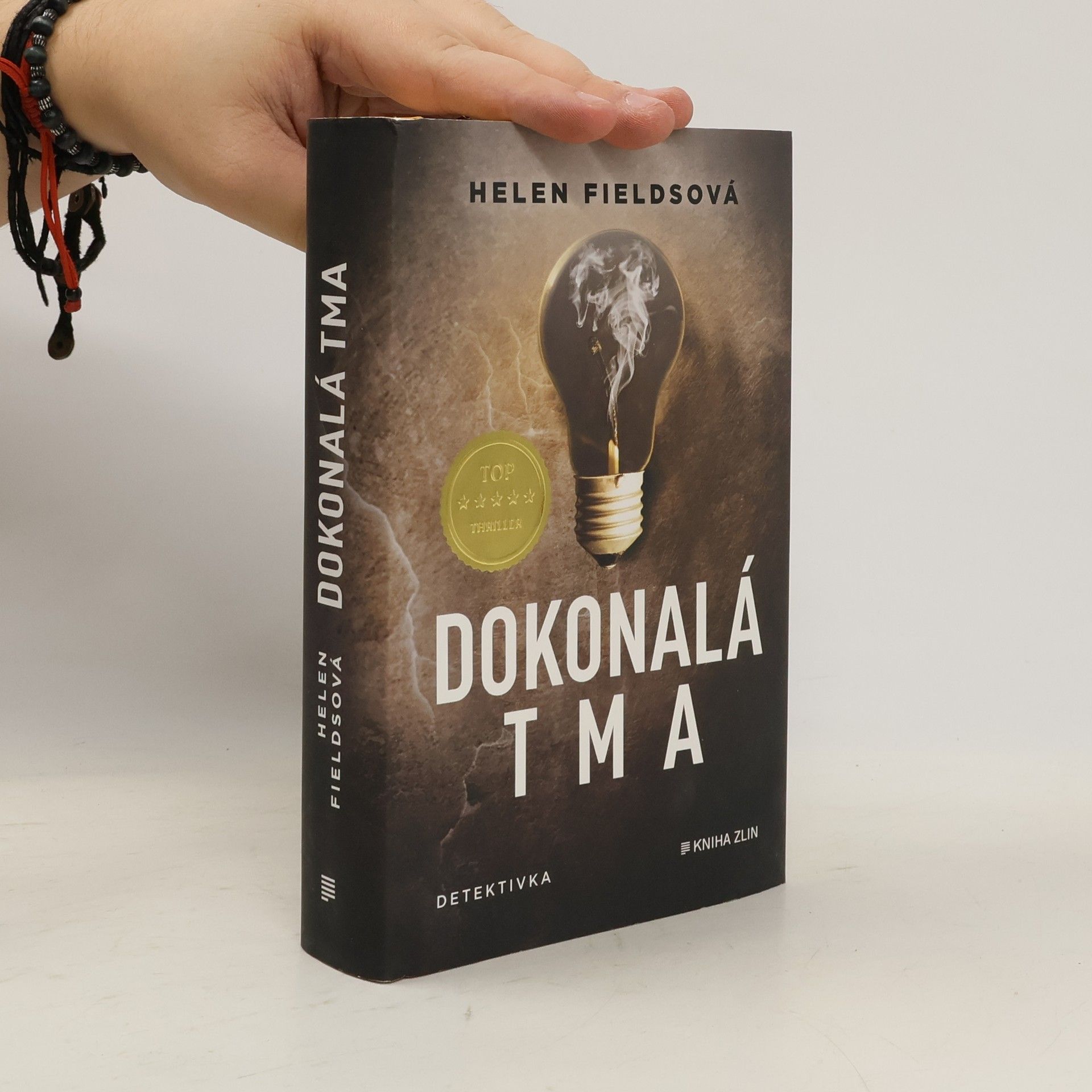 Helen Fields Dokonalá tma