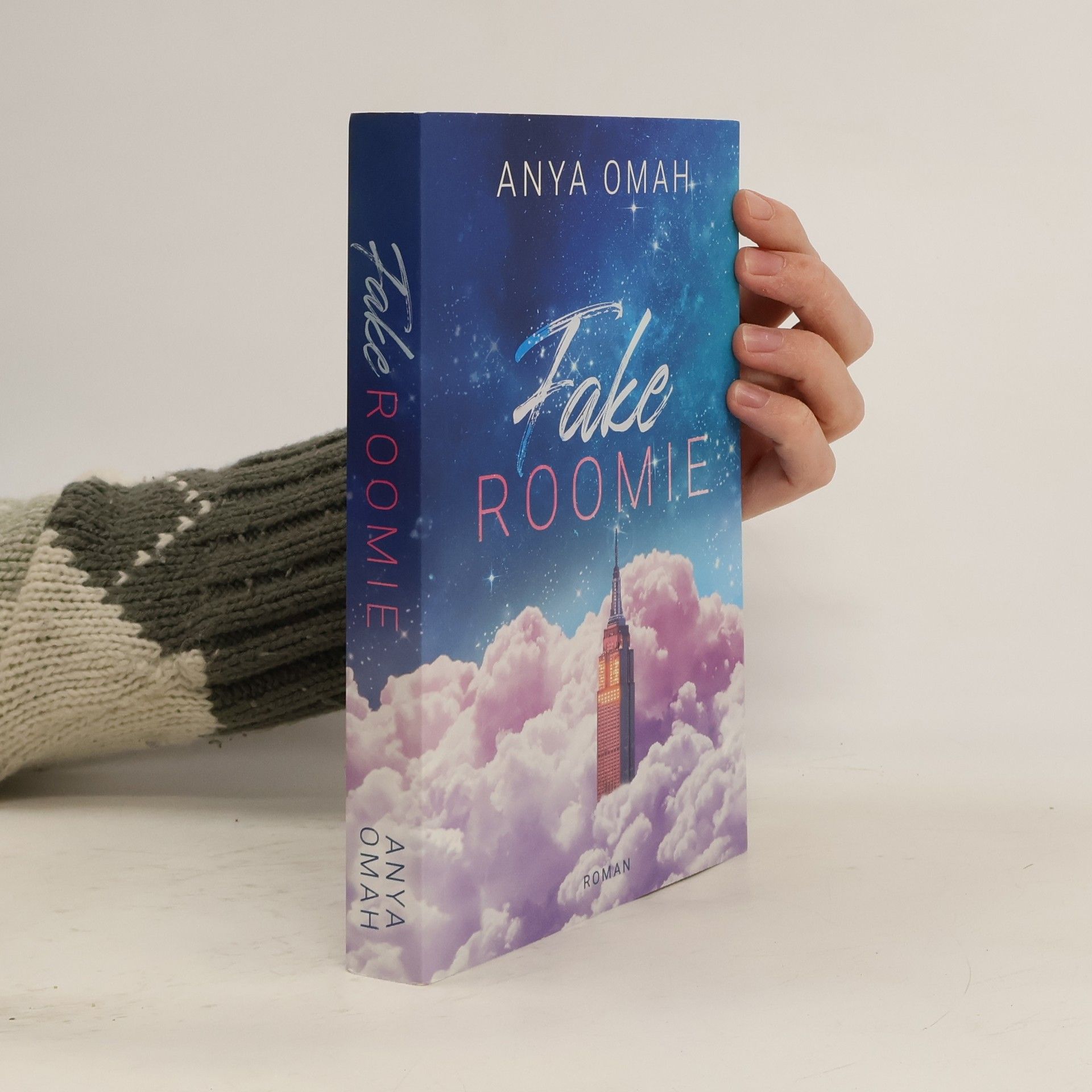 Anya Omah Fake Roomie