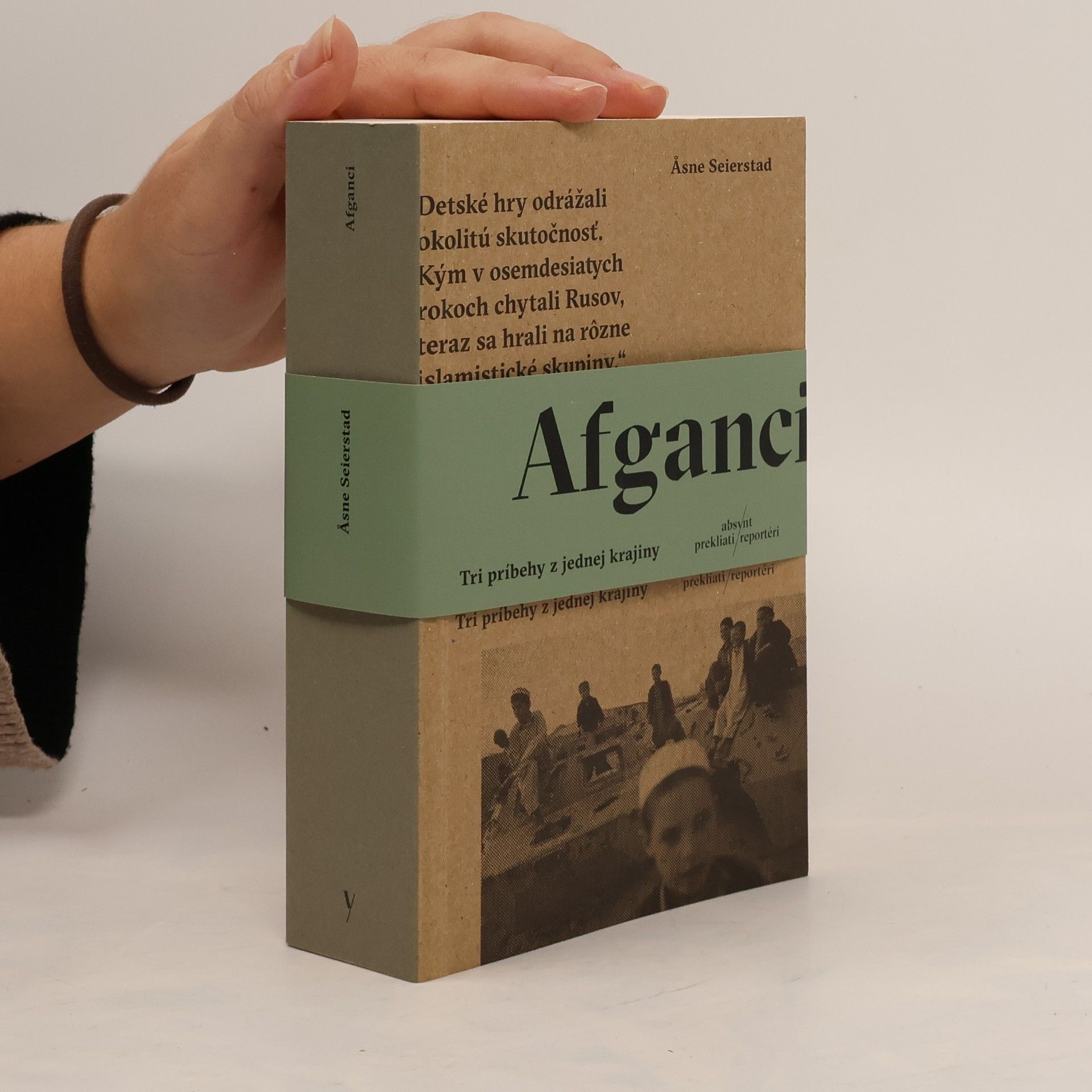 Åsne Seierstad Afganci: Tri príbehy z jednej krajiny