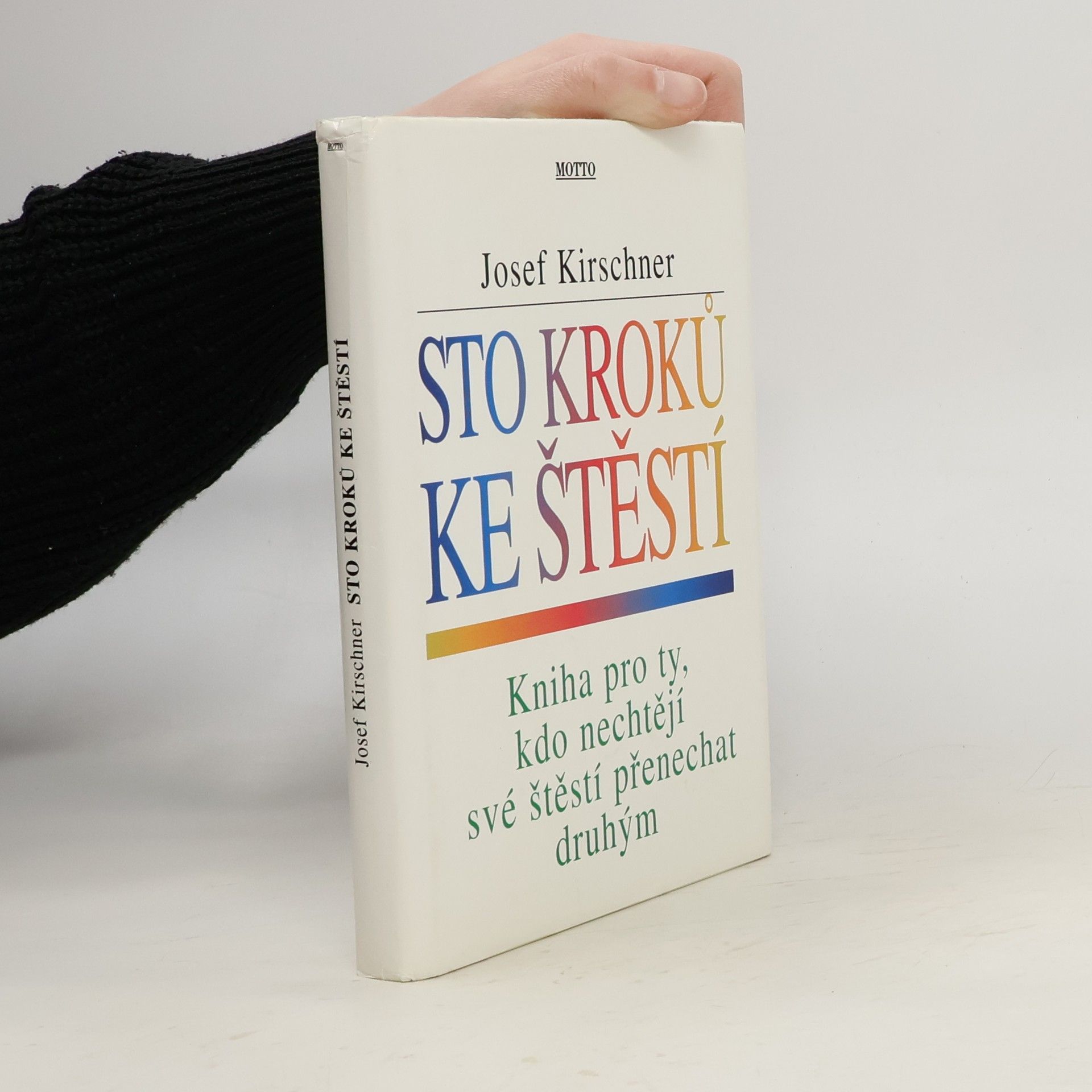 Sto kroků ke štěstí : kniha pro ty, kdo nechtějí své štěstí přenechat druhým