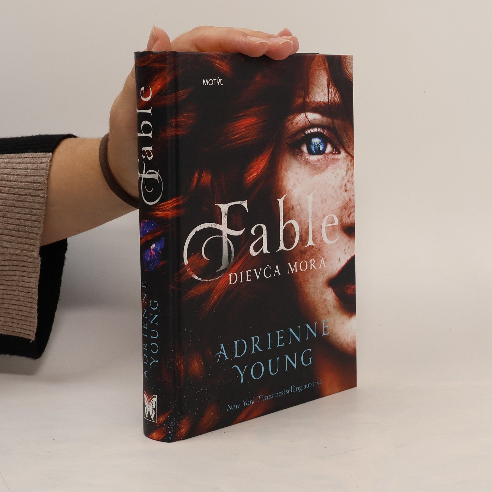 Adrienne Young Fable. Dievča mora