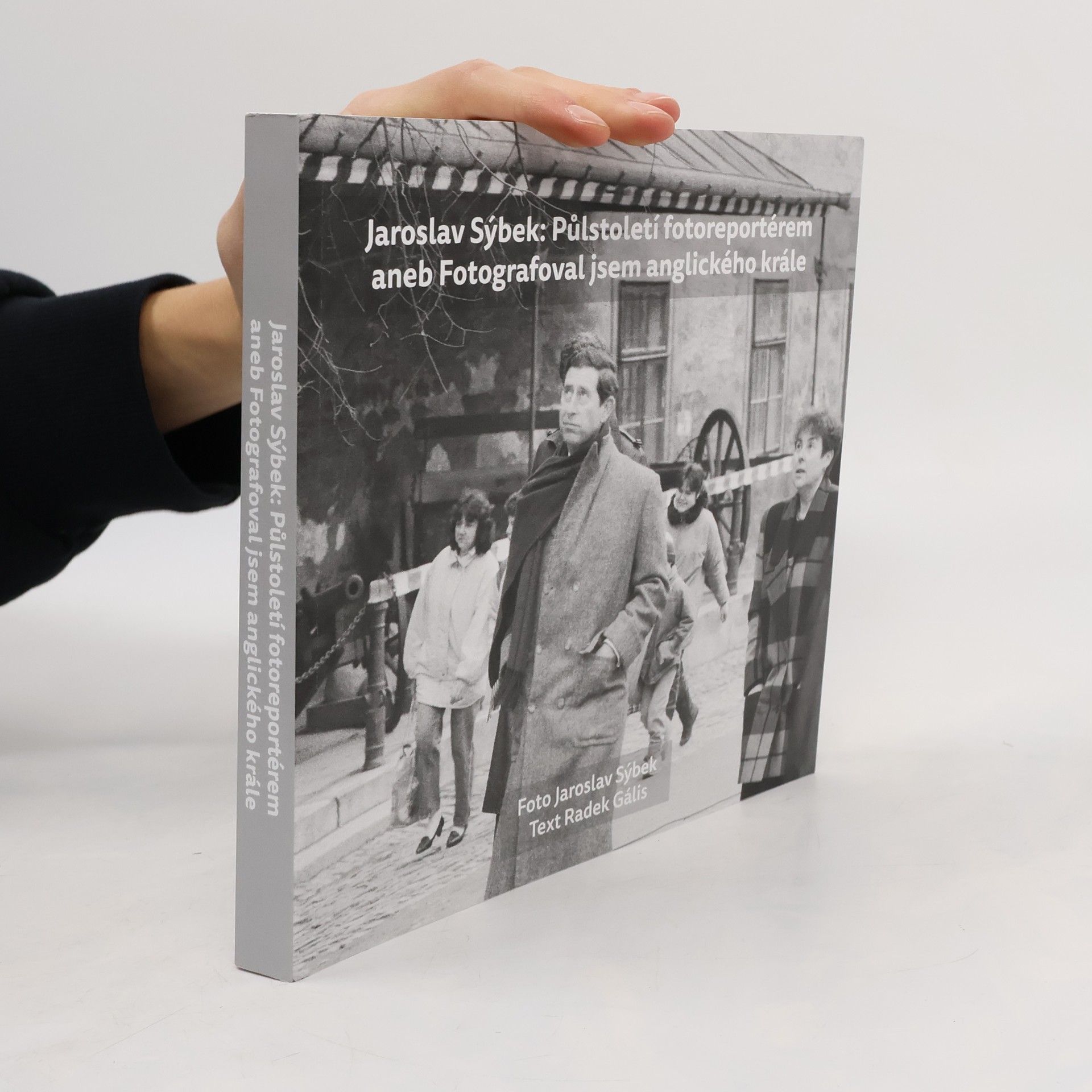 Radek Gális Jaroslav Sýbek: Půlstoletí fotoreportérem, aneb, Fotografoval jsem anglického krále