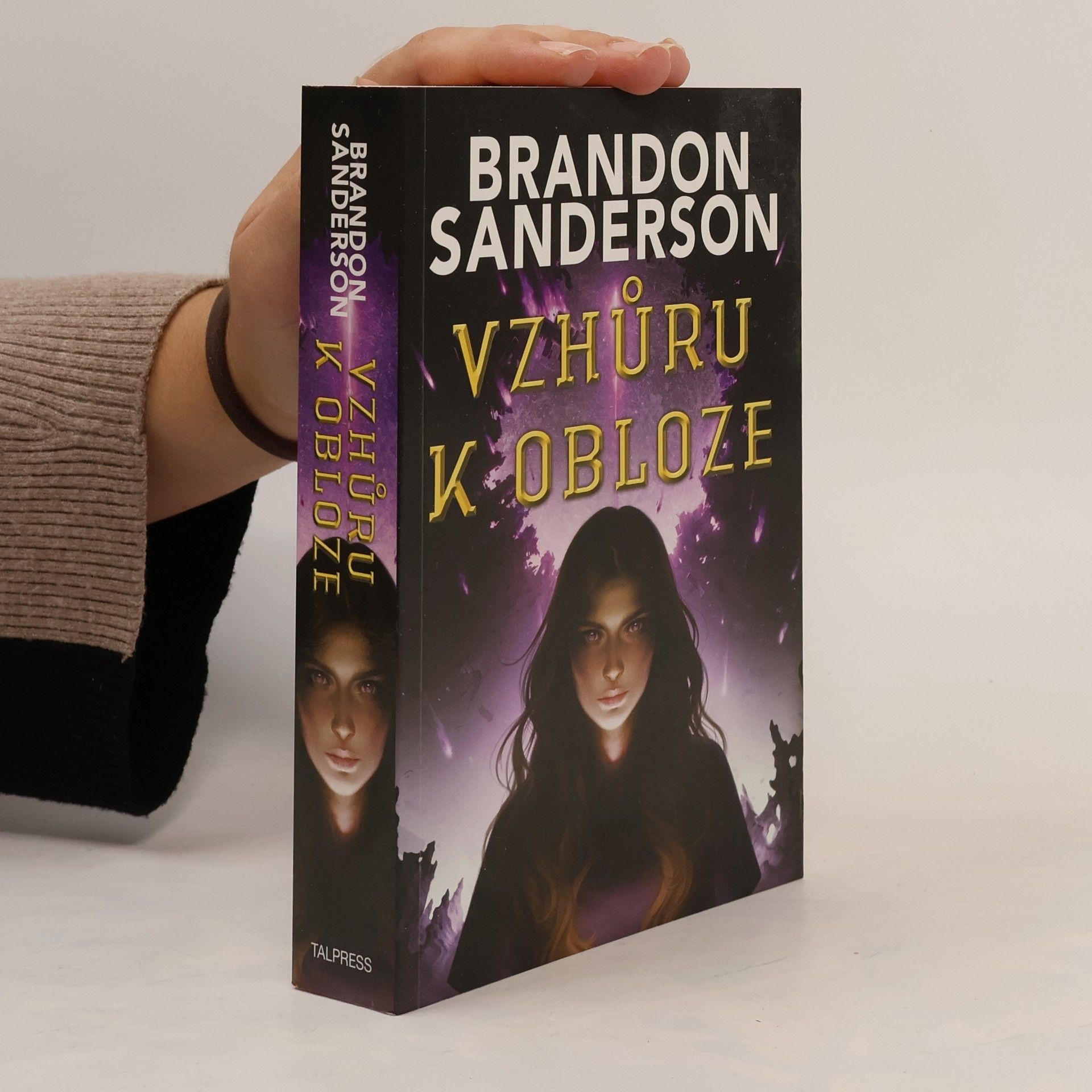 Brandon Sanderson Vzhůru k obloze