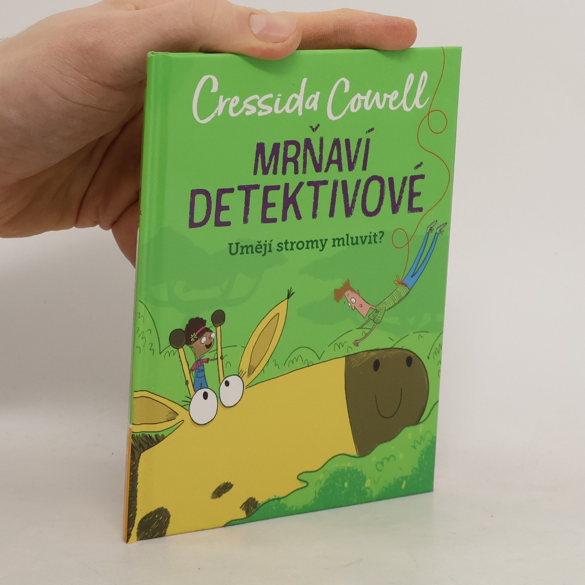 Cressida Cowell Mrňaví detektivové. Umějí stromy mluvit?