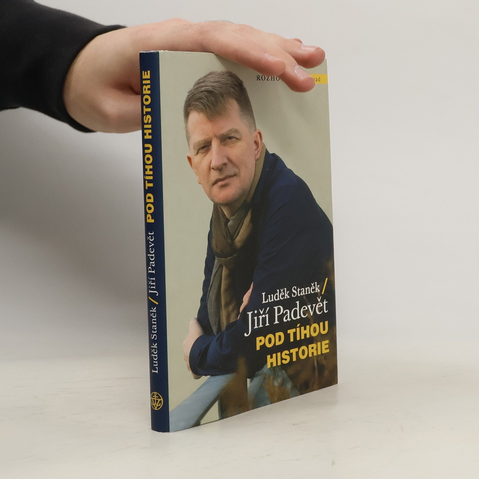 Luděk Staněk Pod tíhou historie